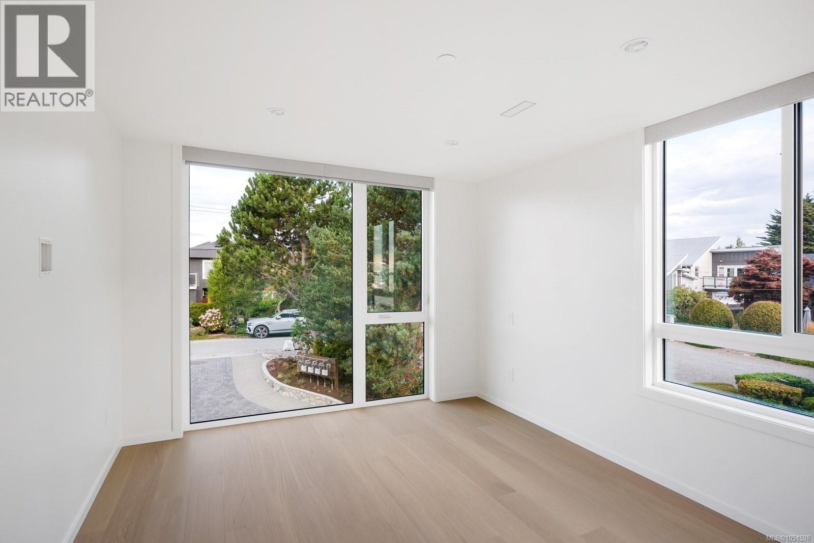 3 2525 Rothesay Ave Property Photo 16