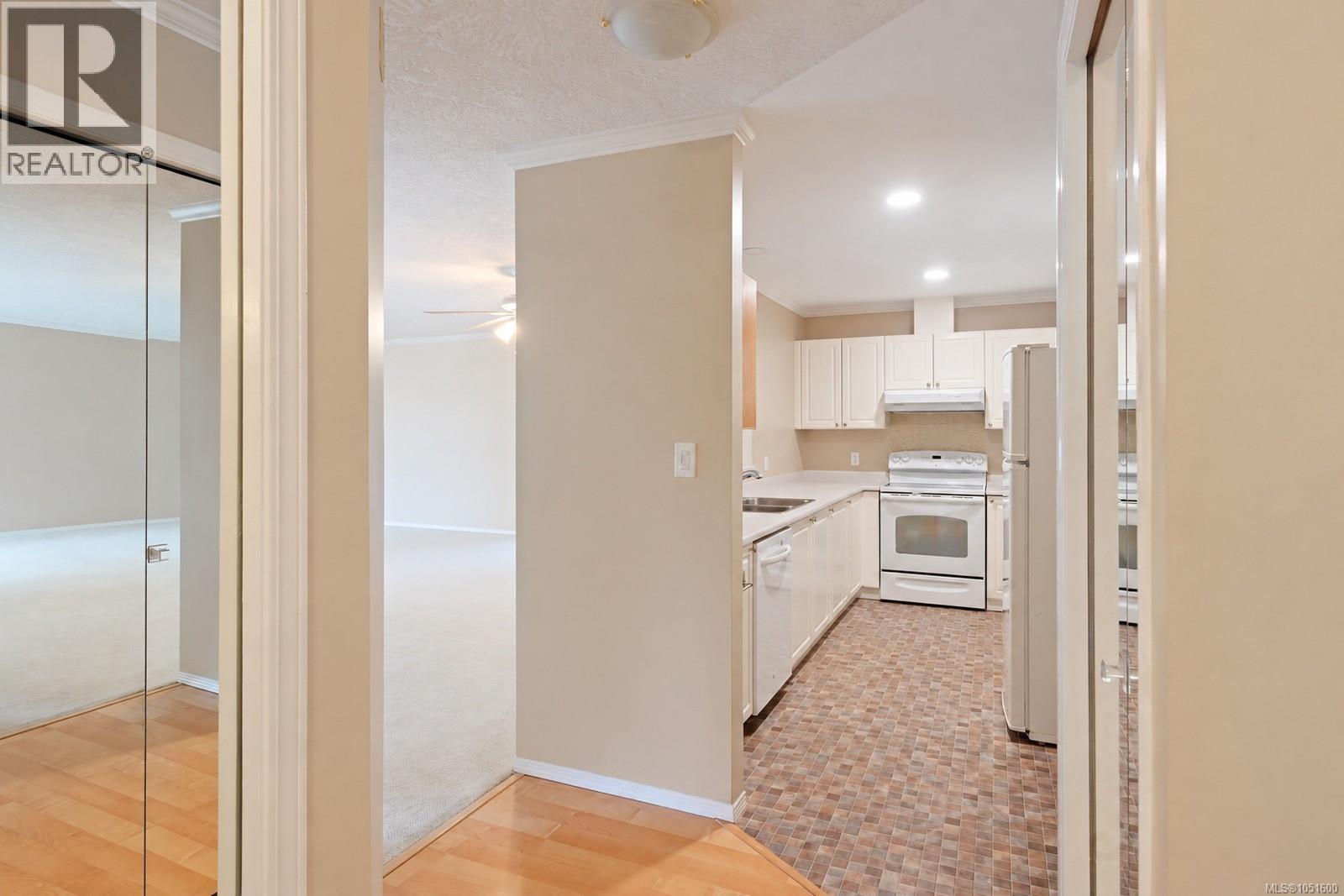 334 2245 James White Blvd Property Photo 5