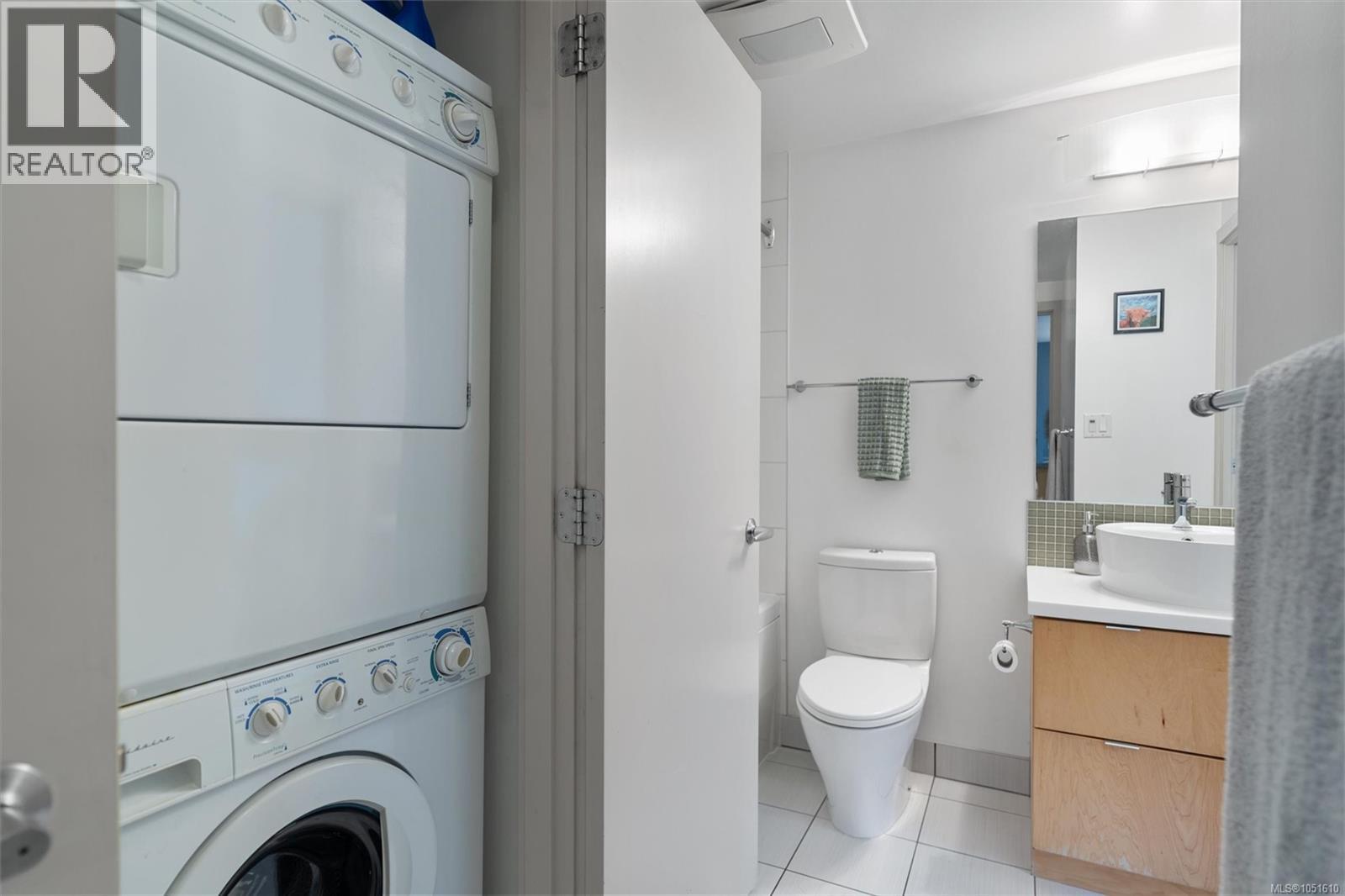 206 760 Johnson St Property Photo 17