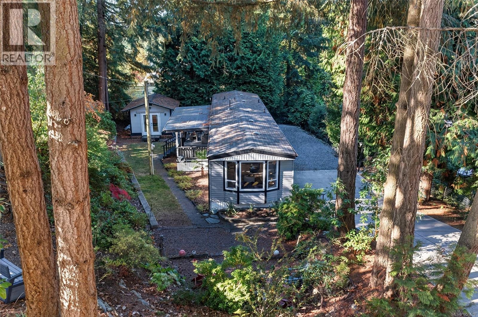 6071 Pine Ridge Cres Property Photo 1
