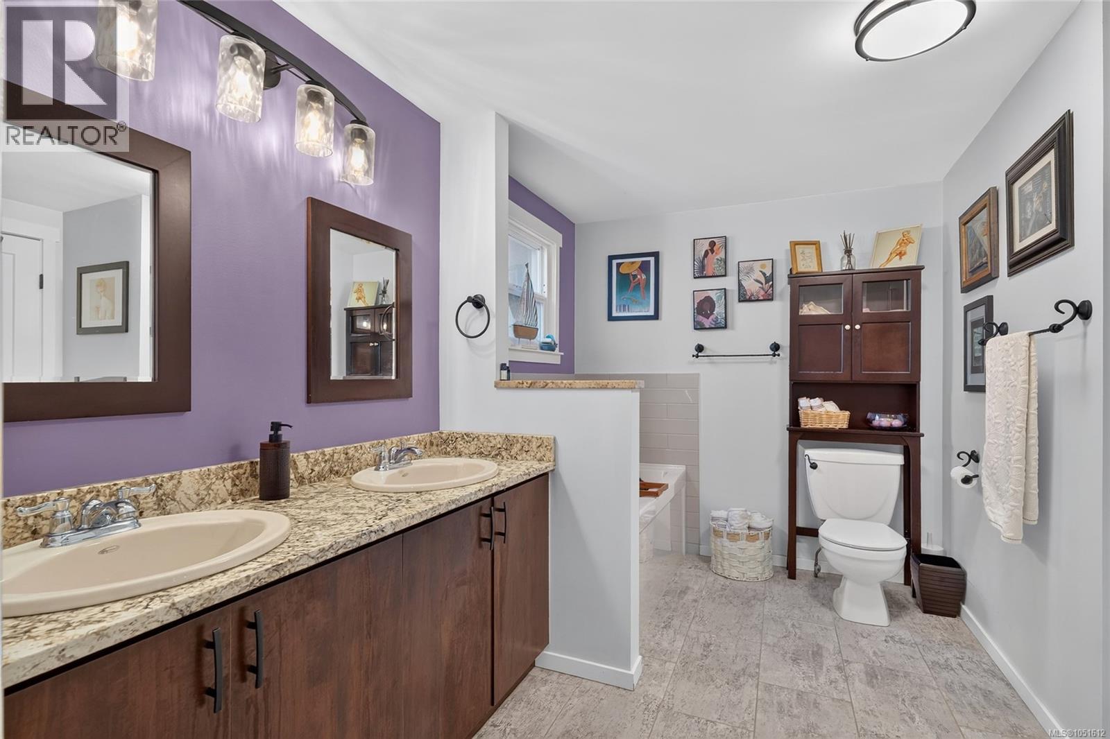 6071 Pine Ridge Cres Property Photo 10