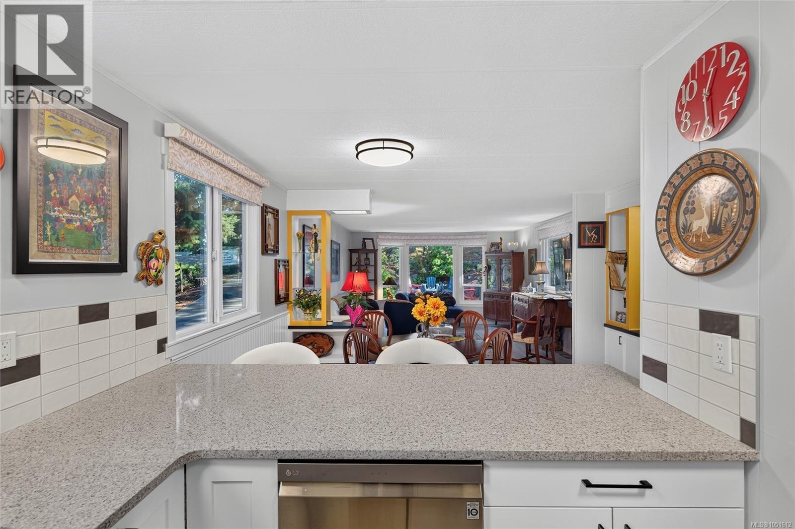 6071 Pine Ridge Cres Property Photo 15