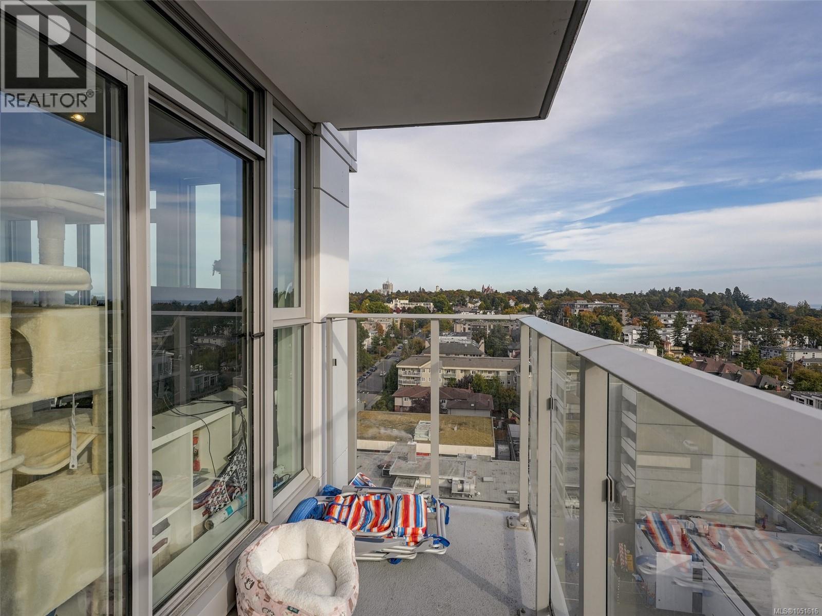 1207 1097 View St Property Photo 6