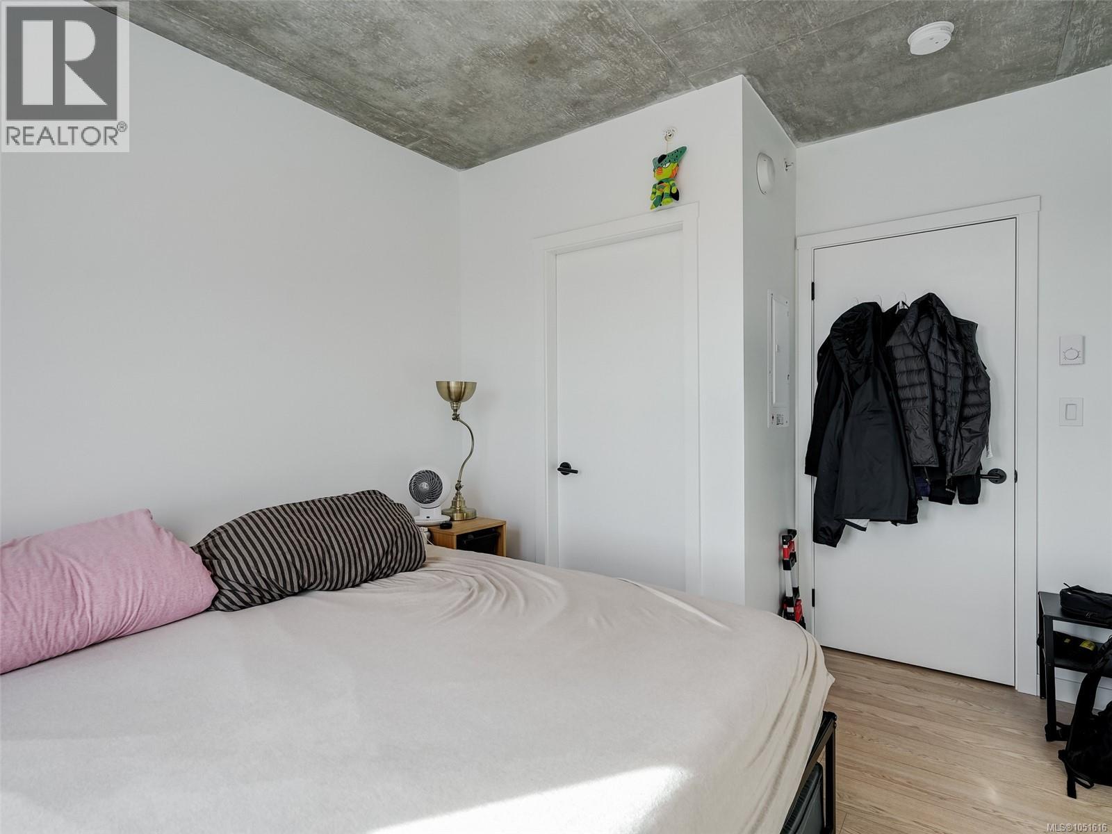 1207 1097 View St Property Photo 10