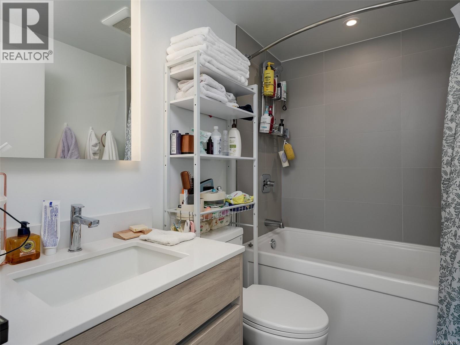 1207 1097 View St Property Photo 12