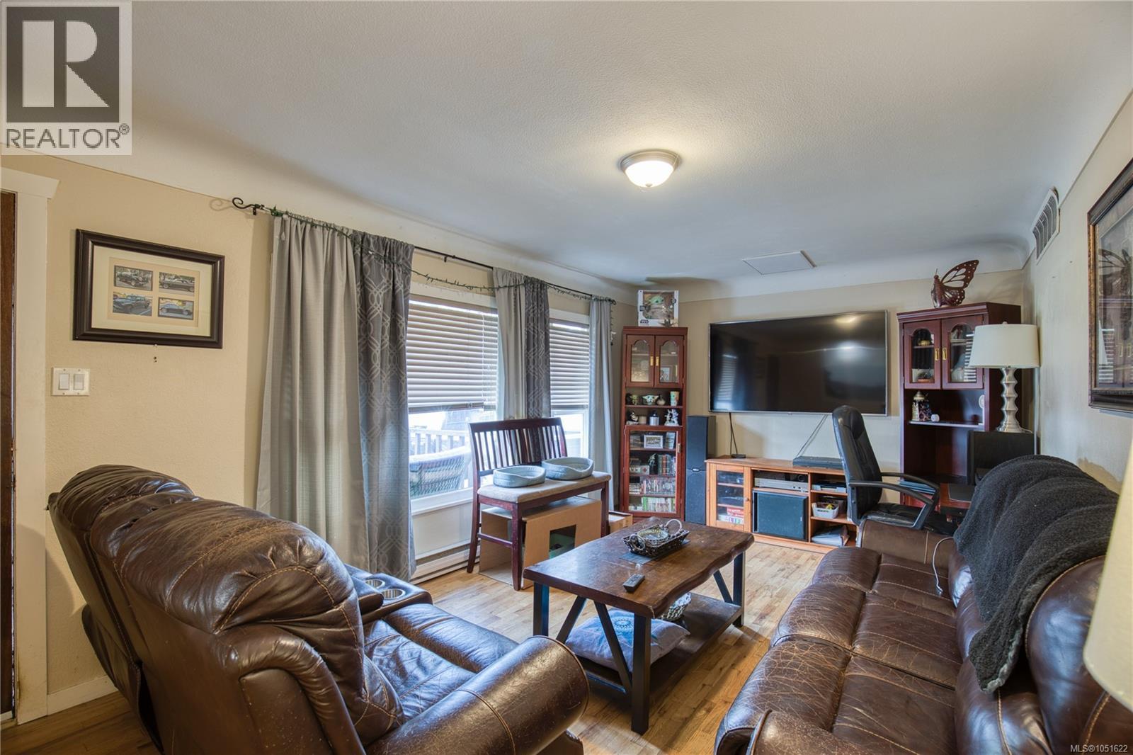 543 Bradley St Property Photo 1