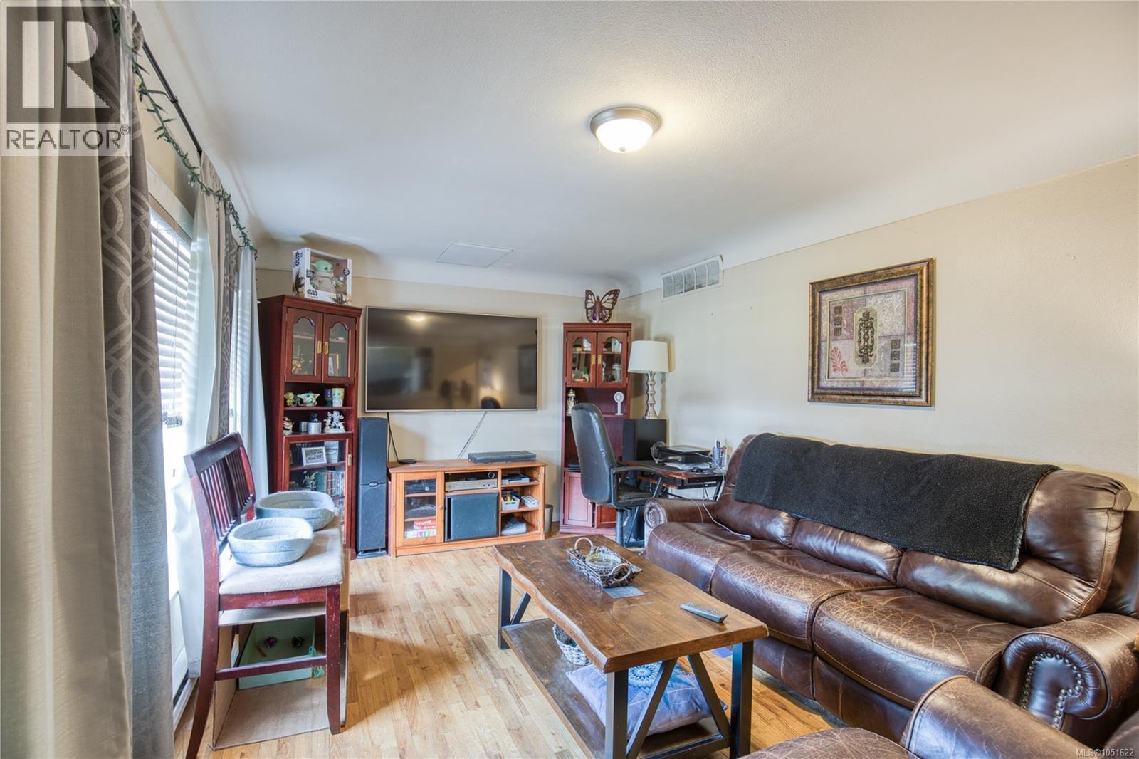 543 Bradley St Property Photo 2