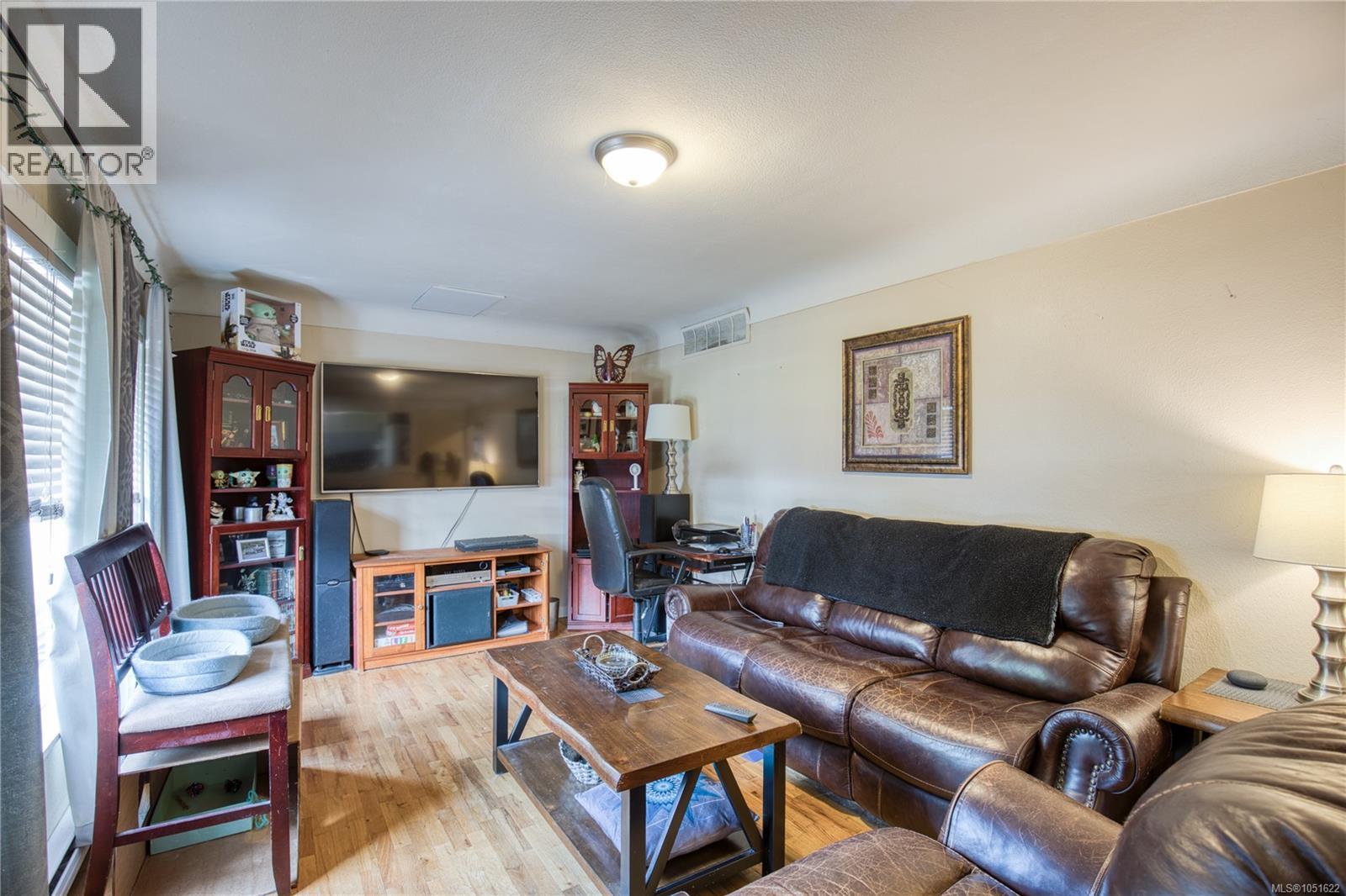 543 Bradley St Property Photo 3