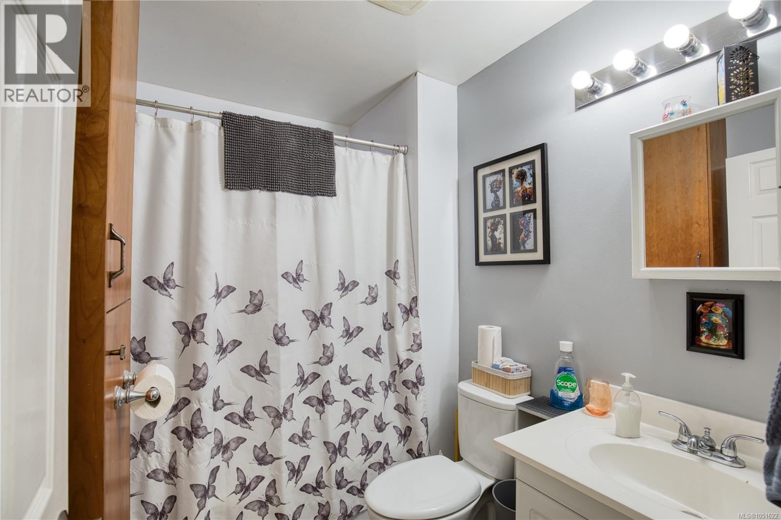 543 Bradley St Property Photo 7