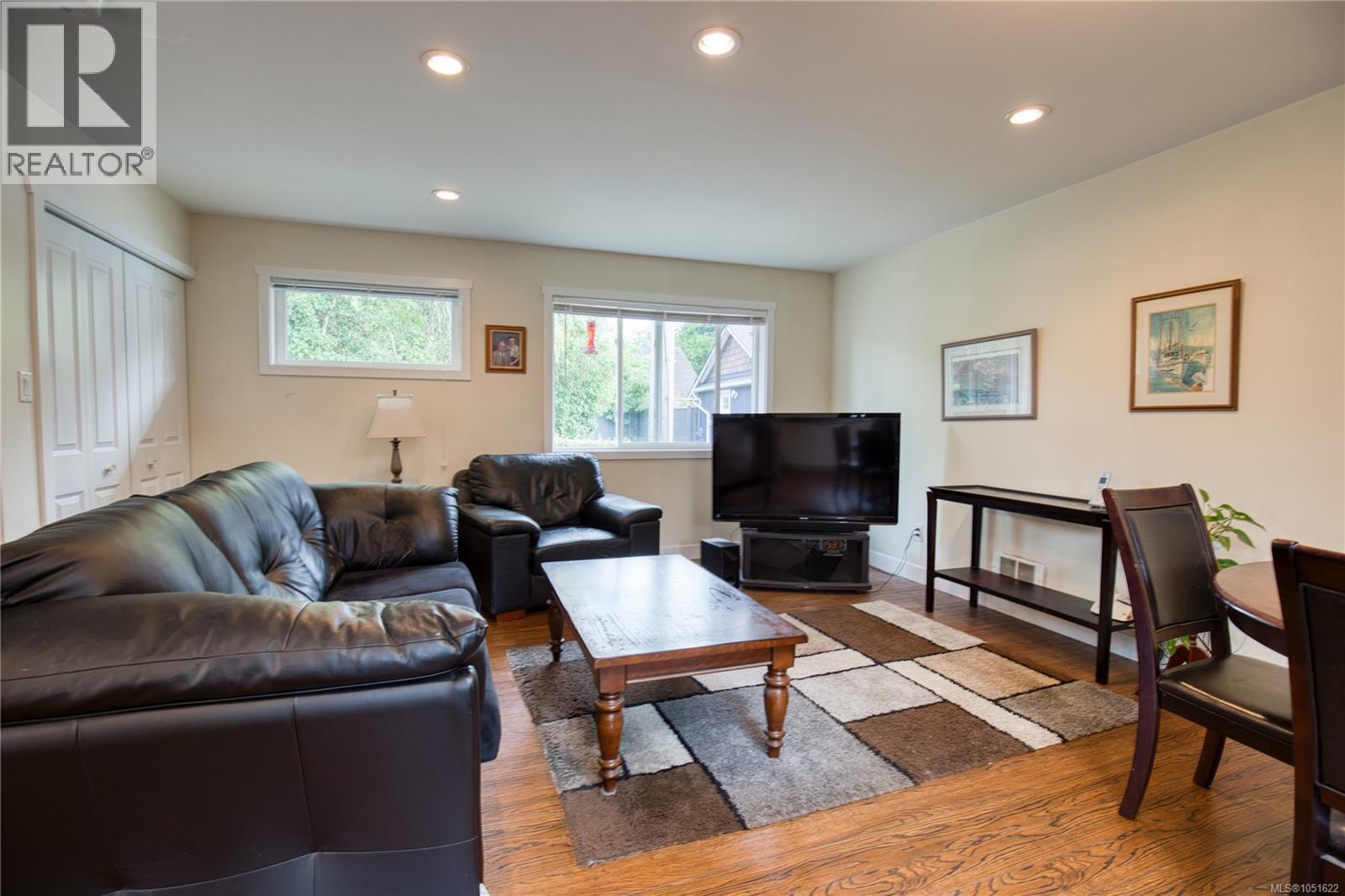 543 Bradley St Property Photo 26