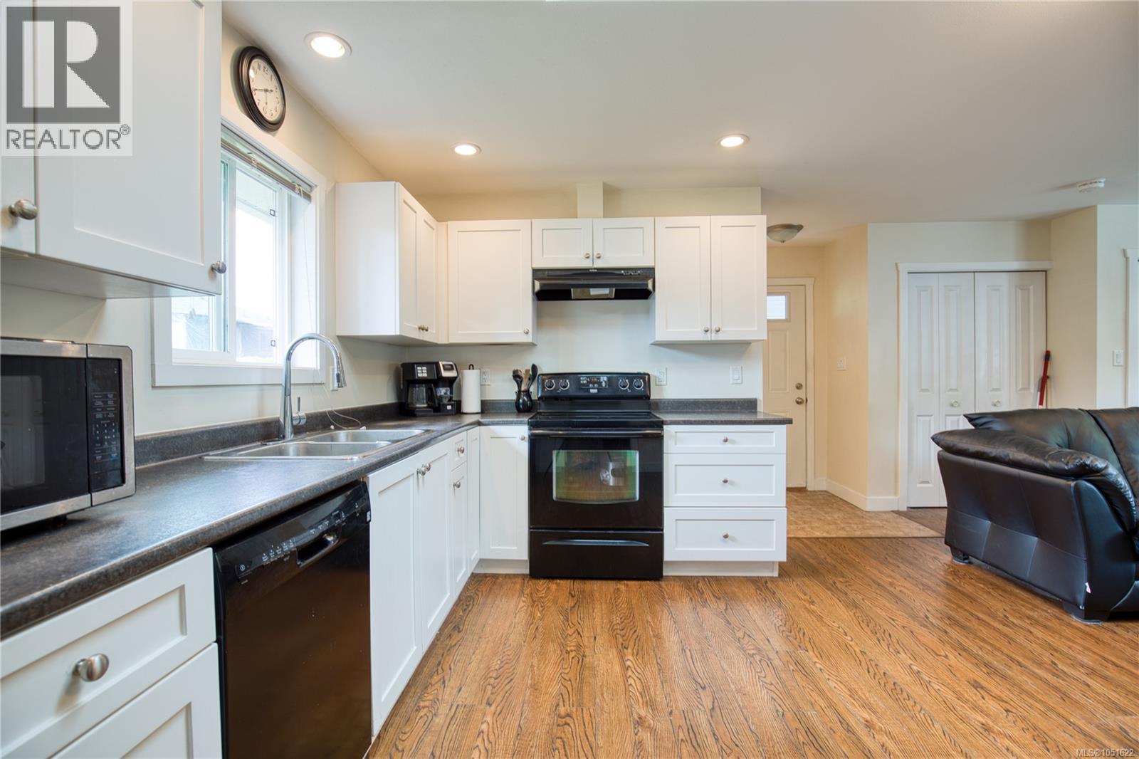 543 Bradley St Property Photo 32