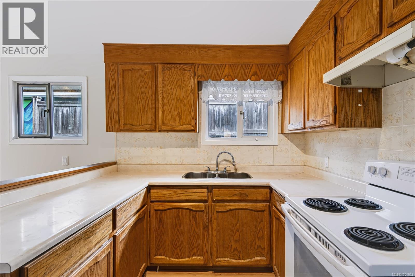 4954 Maitland St Property Photo 6