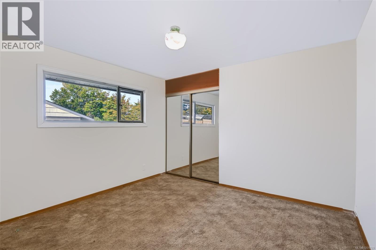 4954 Maitland St Property Photo 8