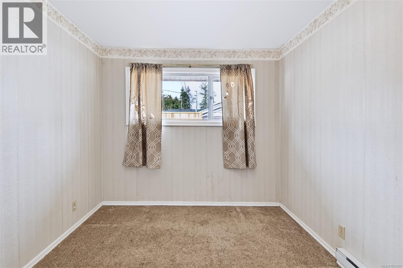 4954 Maitland St Property Photo 10