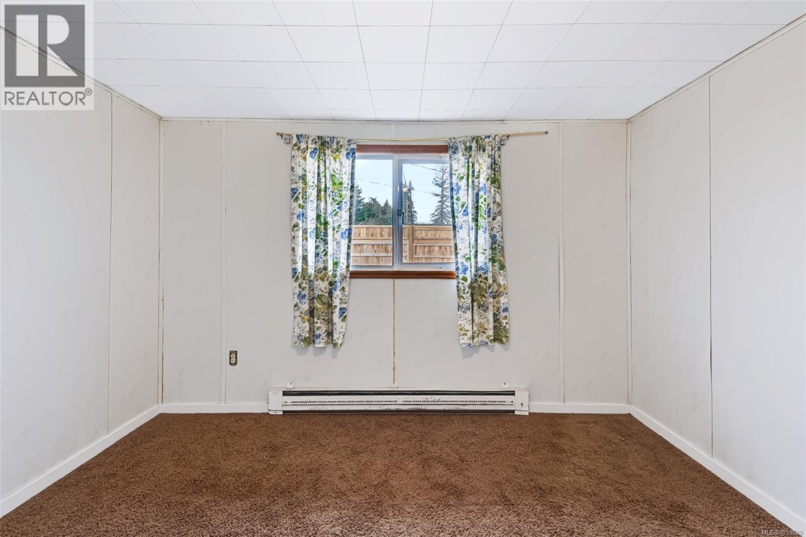 4954 Maitland St Property Photo 11