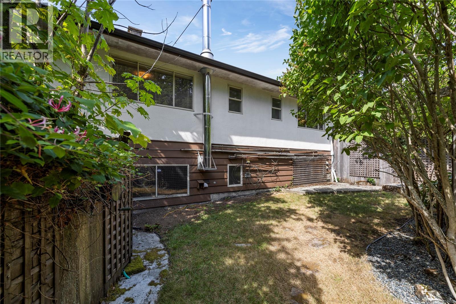2999 King Richard Dr Property Photo 13