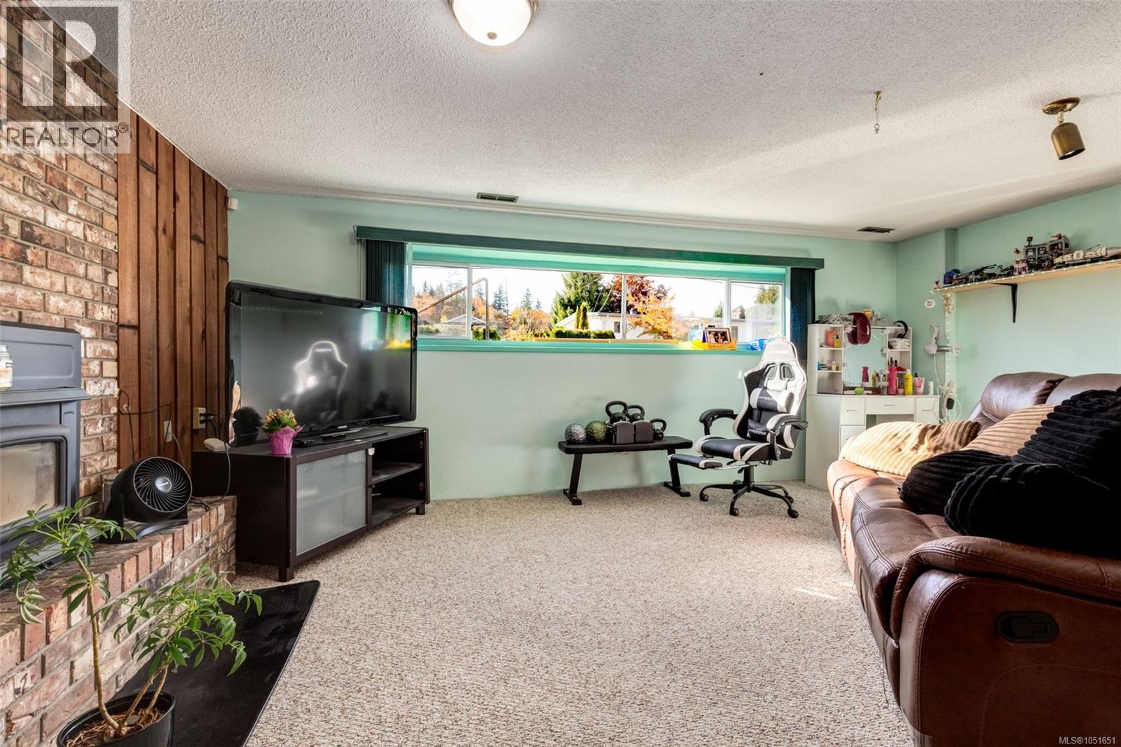 2895 Josephine St Property Photo 34