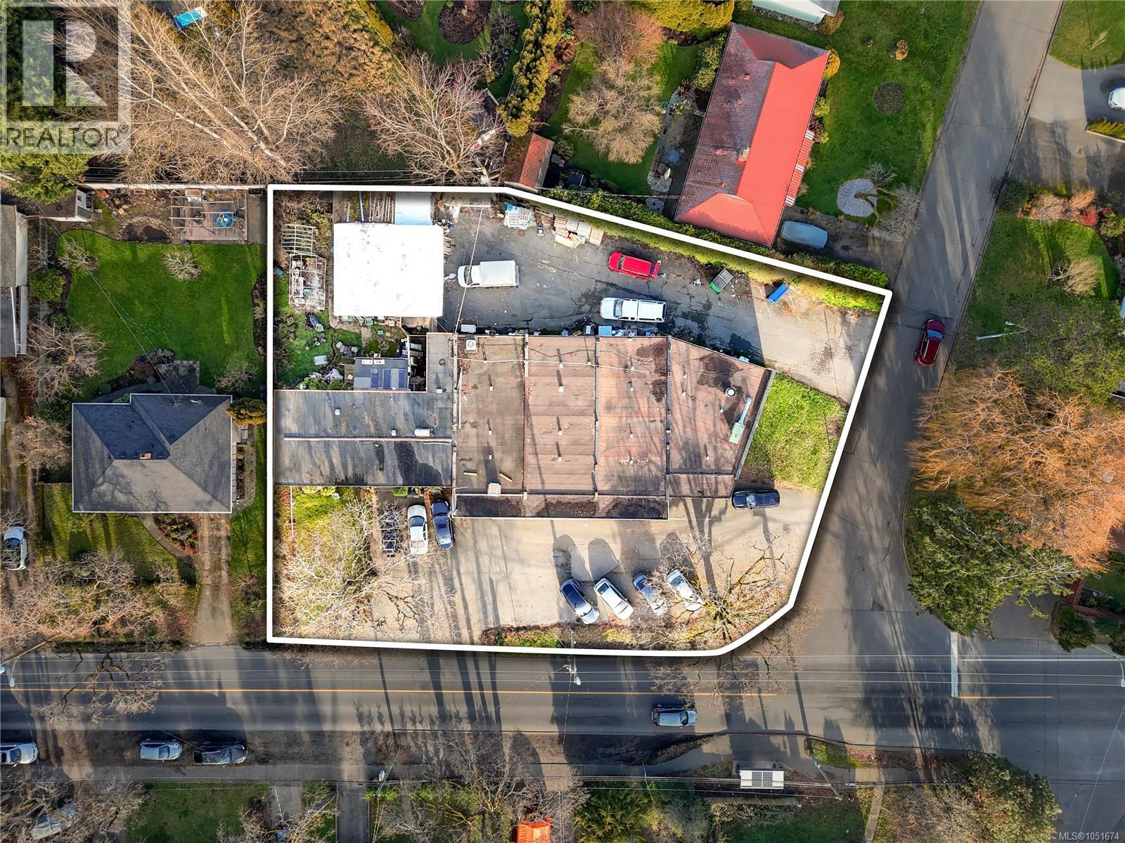 660 Burnside Rd W Property Photo 2