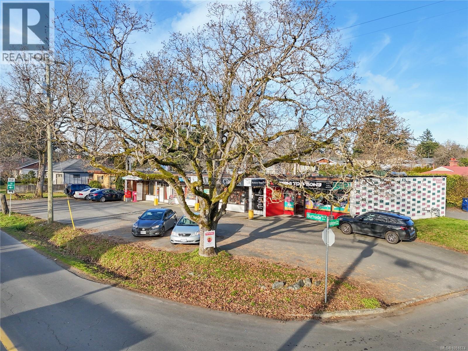 660 Burnside Rd W Property Photo 3