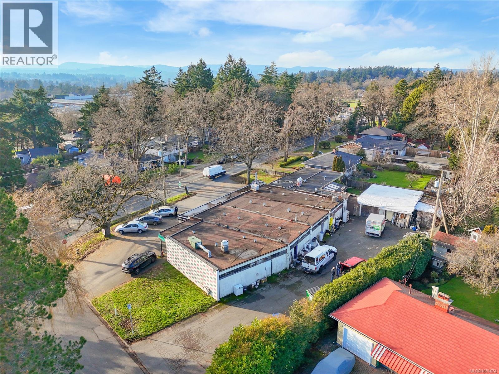 660 Burnside Rd W Property Photo 4