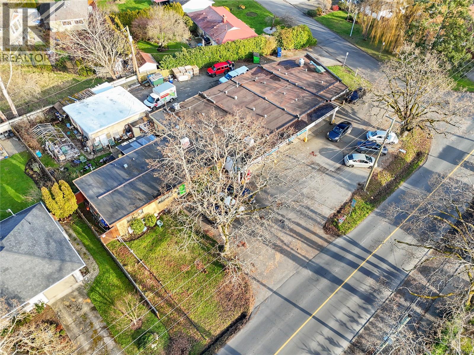 660 Burnside Rd W Property Photo 9