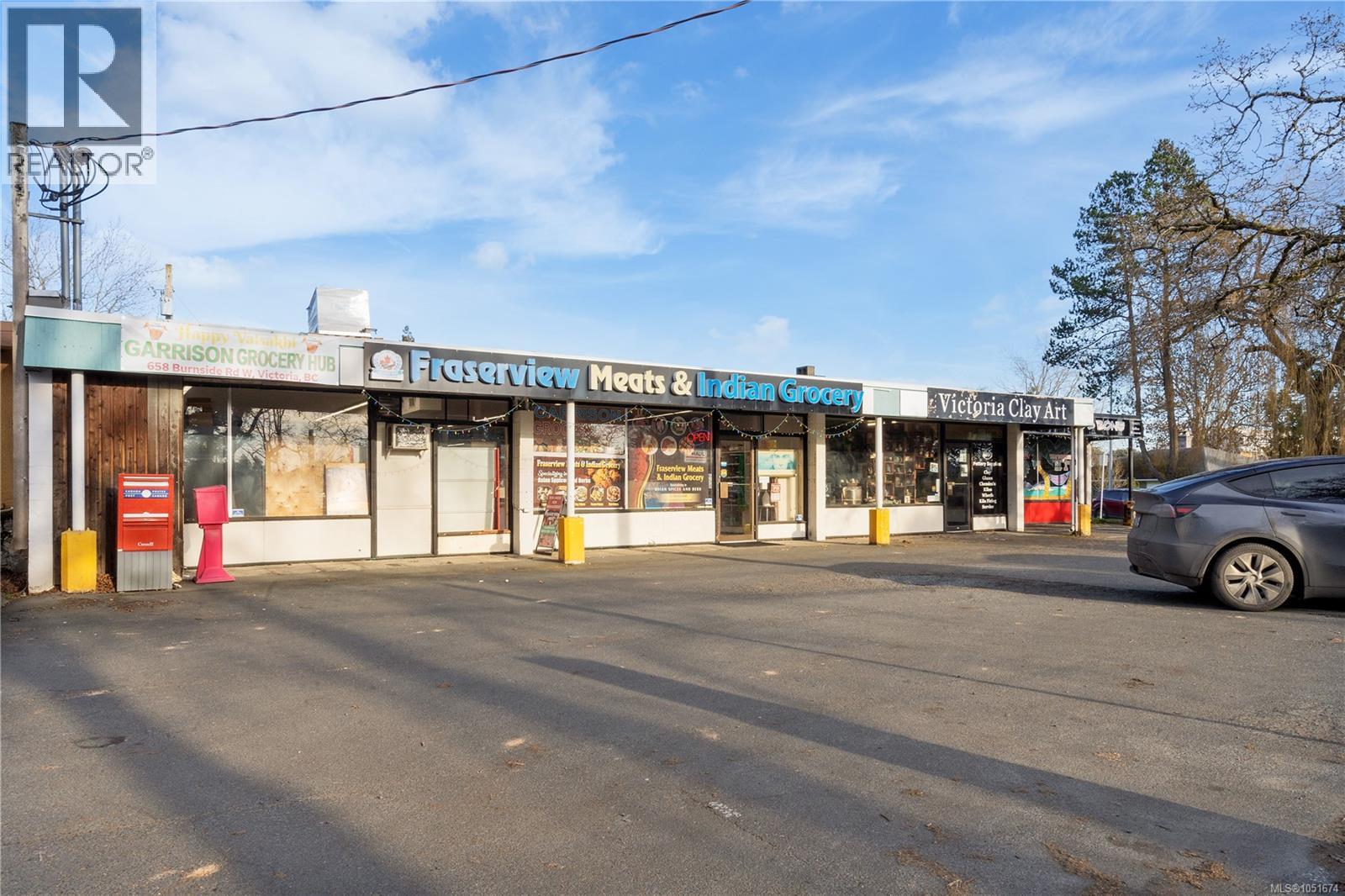 660 Burnside Rd W Property Photo 15