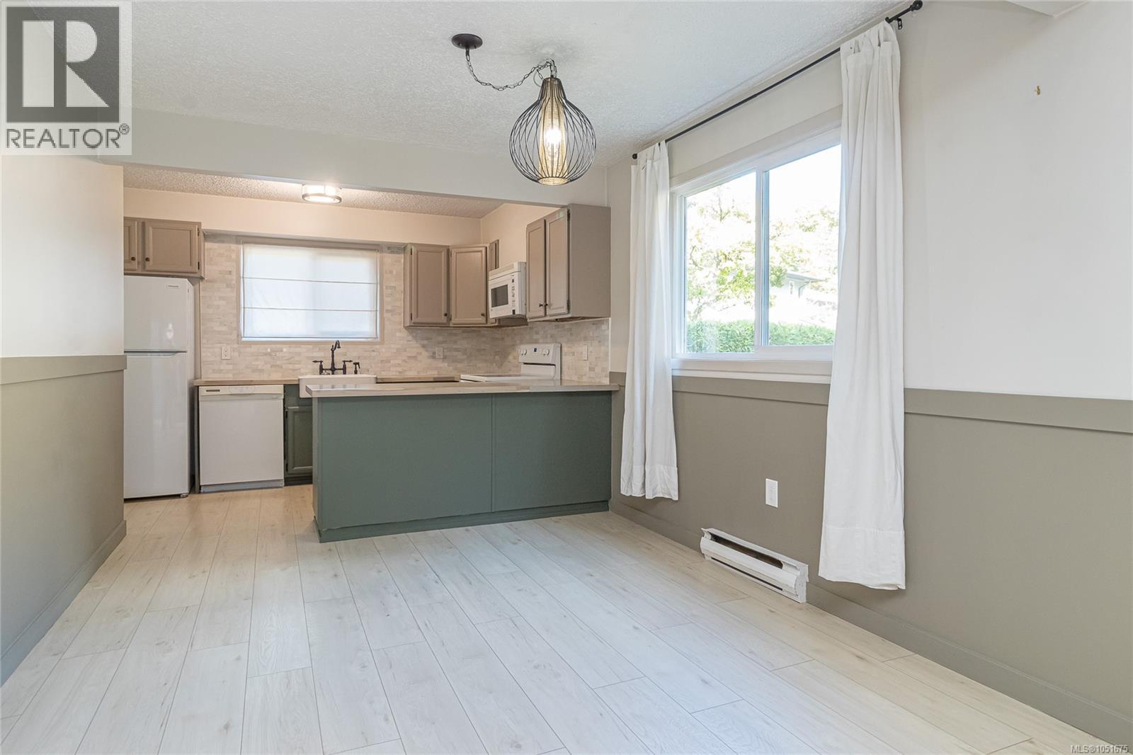 30 3025 Cowichan Lake Rd Property Photo 9