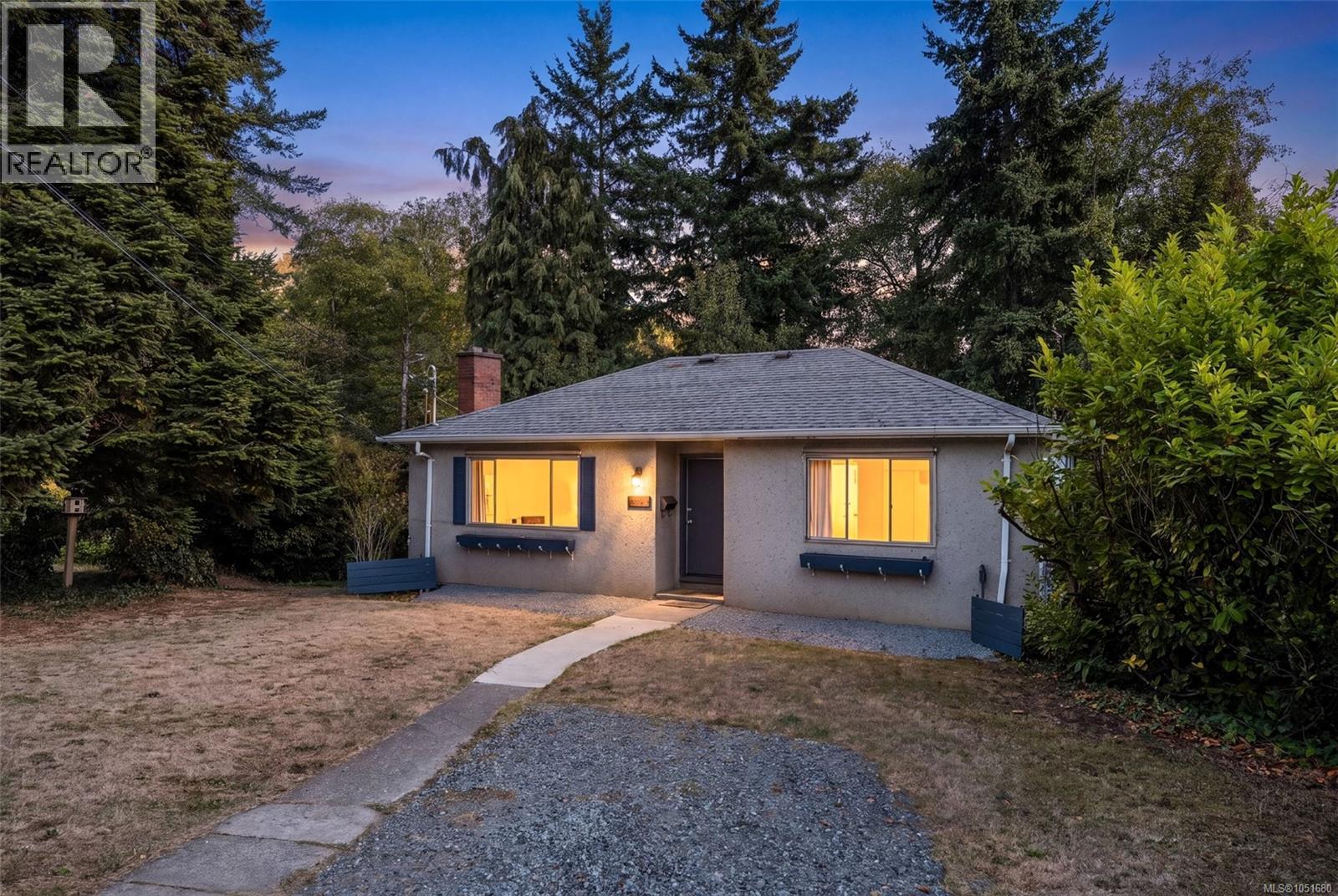 907 McAdoo Pl Property Photo 1