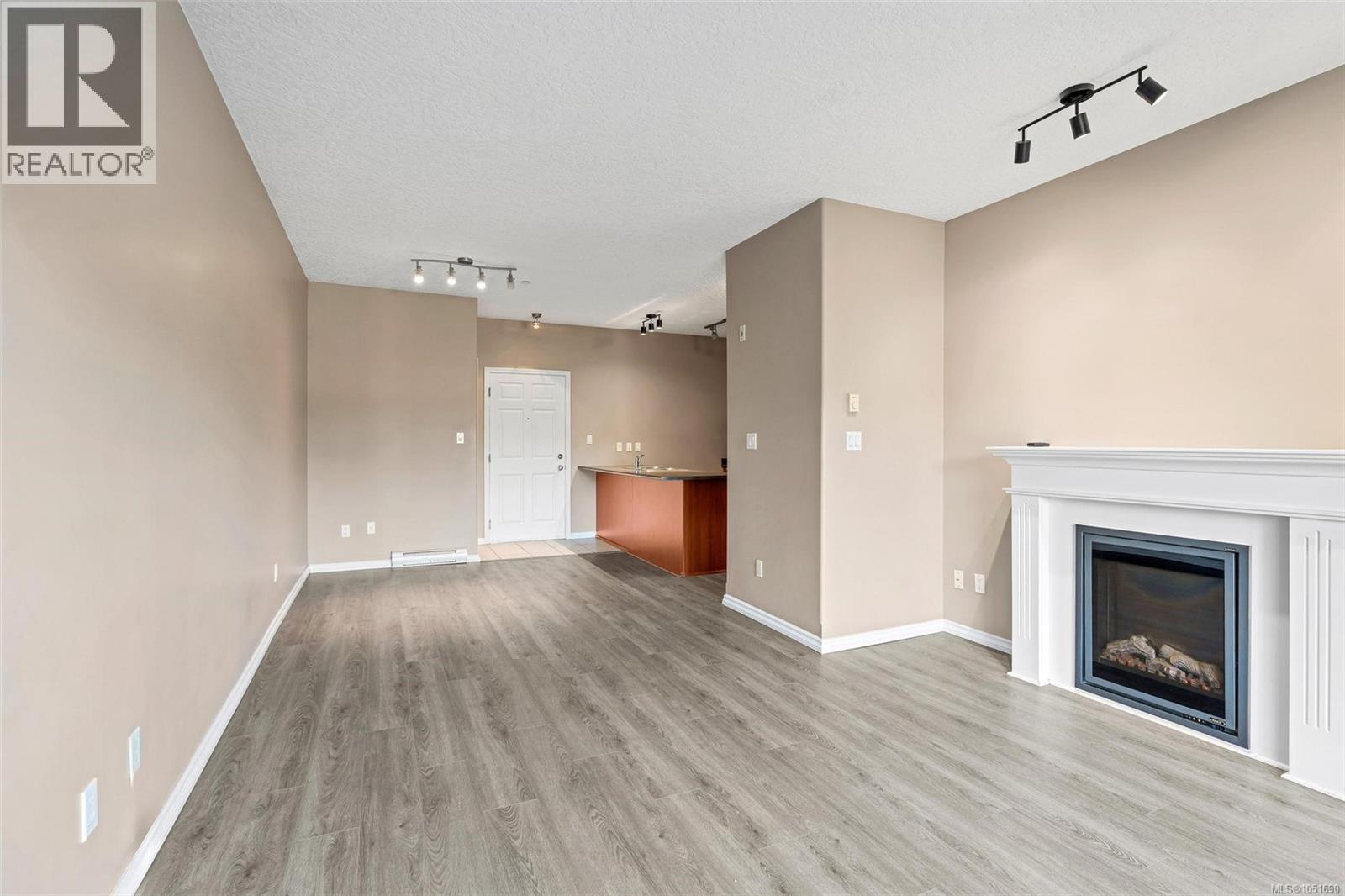 307 2823 Jacklin Rd Property Photo 8