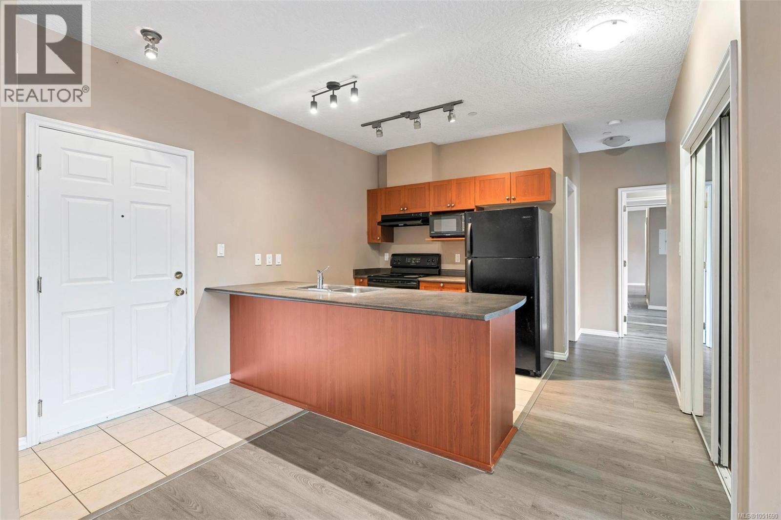 307 2823 Jacklin Rd Property Photo 10