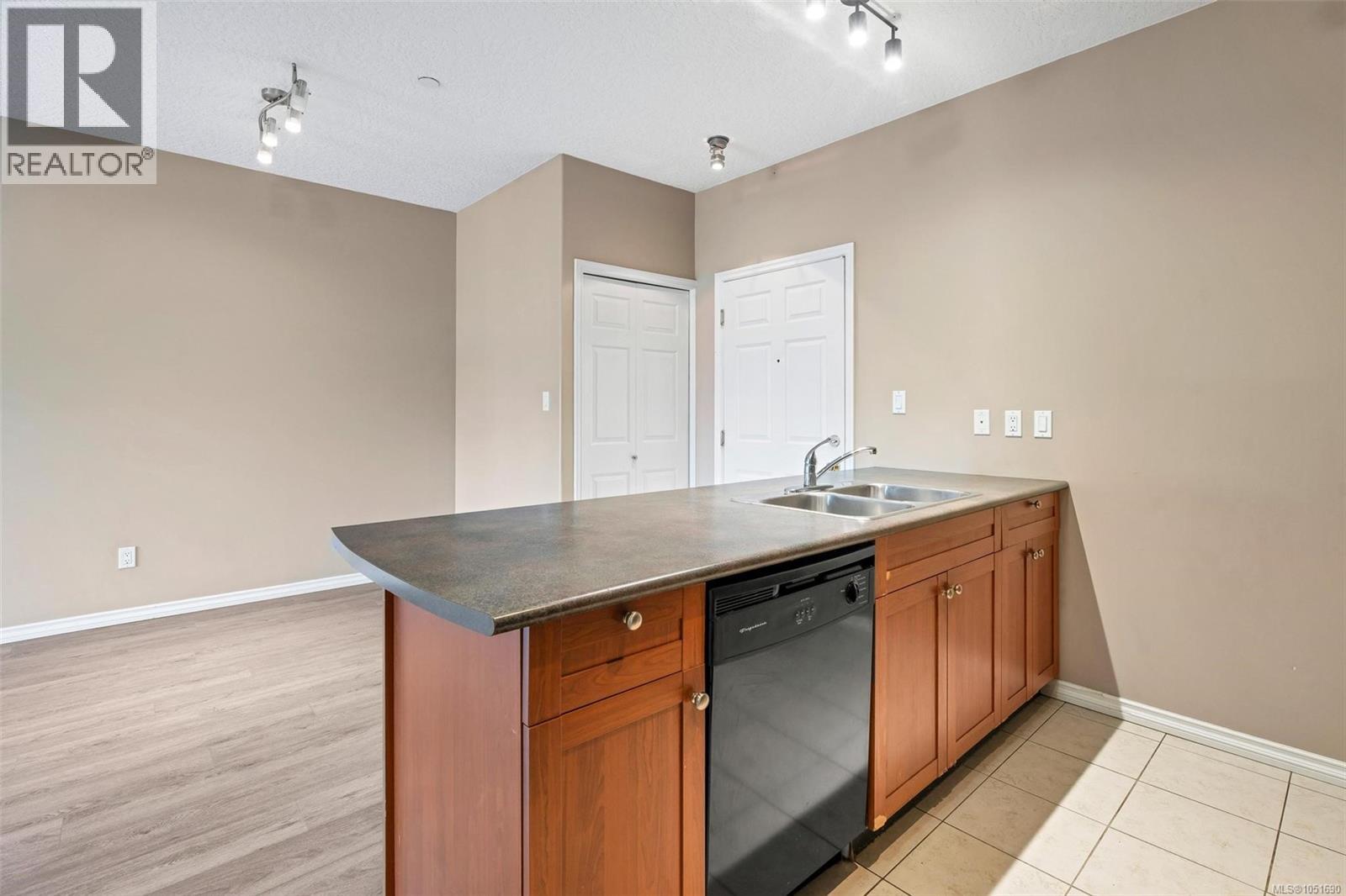 307 2823 Jacklin Rd Property Photo 12