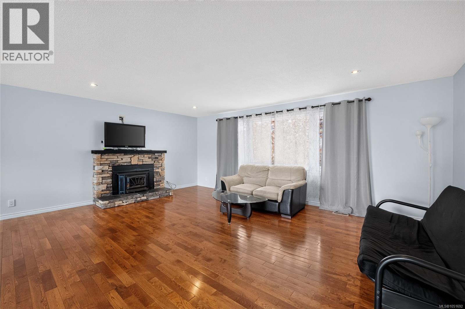 106 Emery Way Property Photo 3