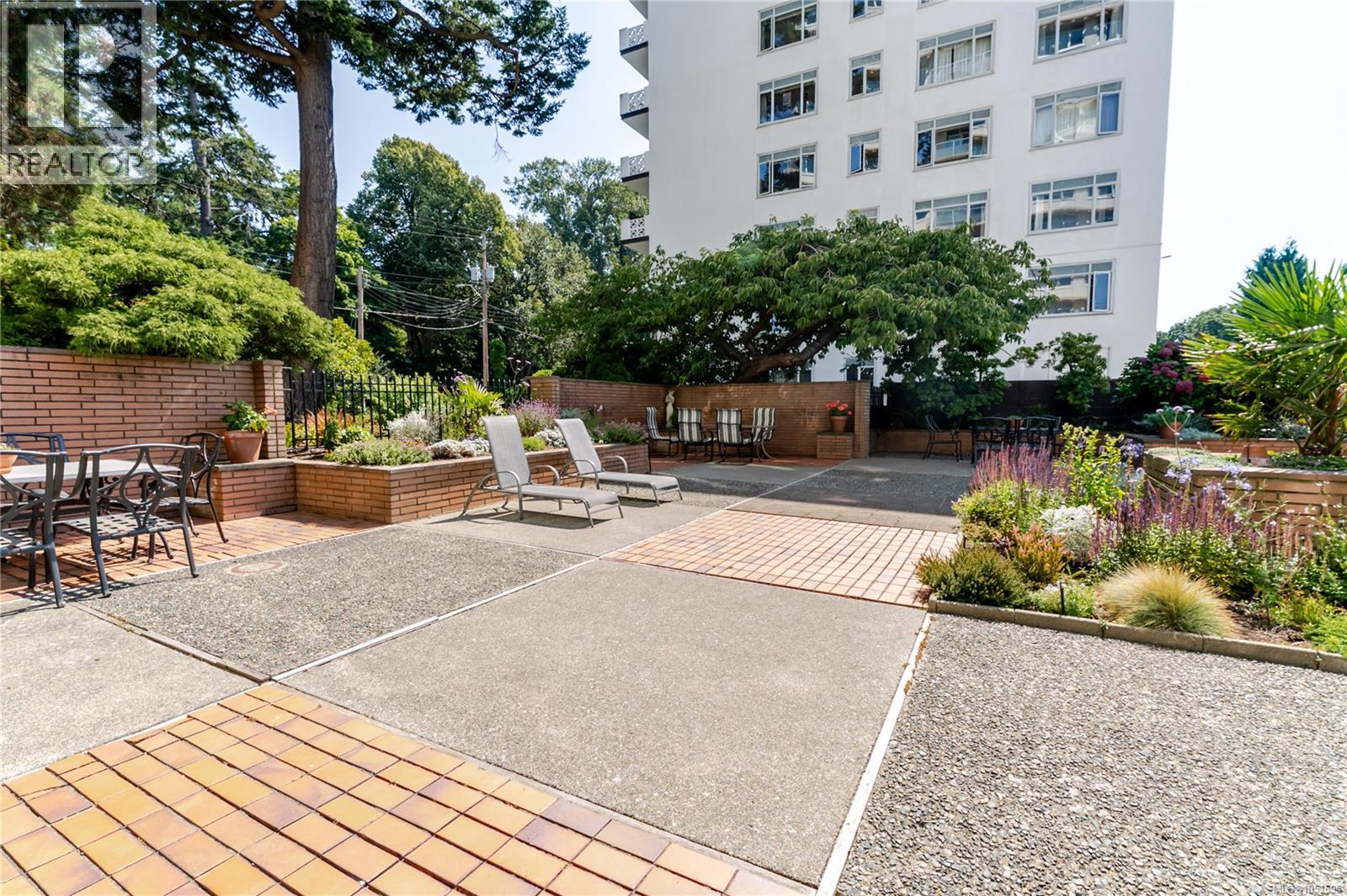 101 250 Douglas St Property Photo 39
