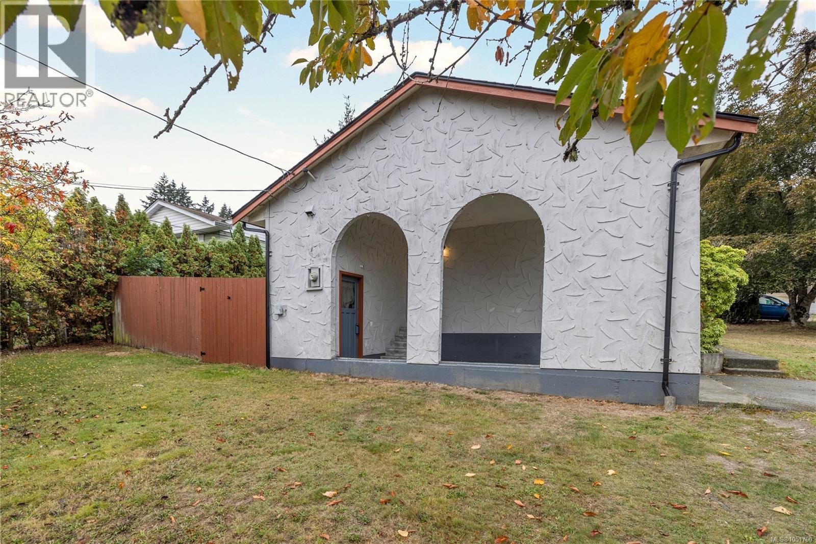 555 Weber St Property Photo 7