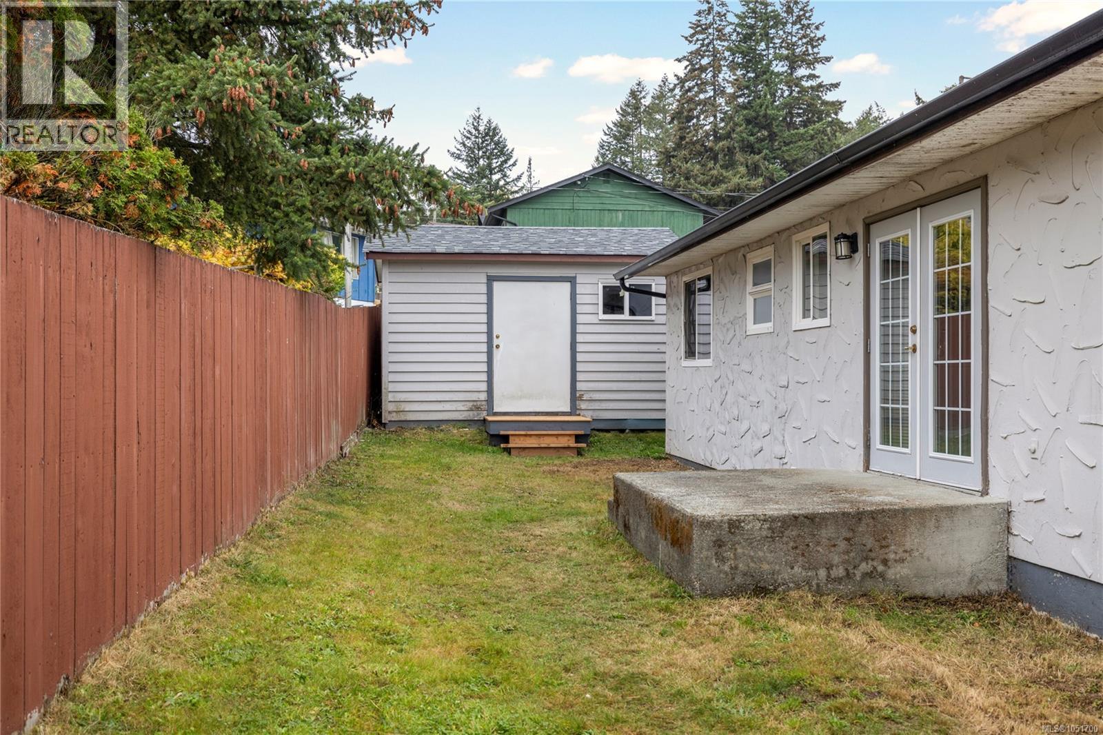 555 Weber St Property Photo 9