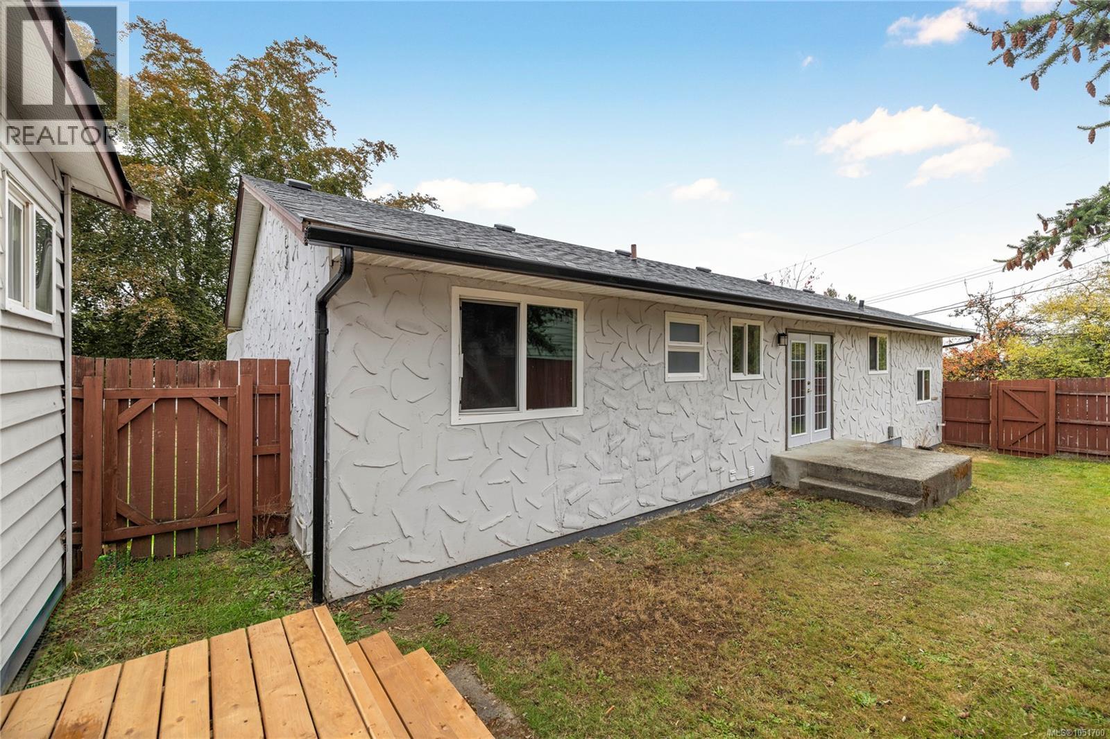 555 Weber St Property Photo 10