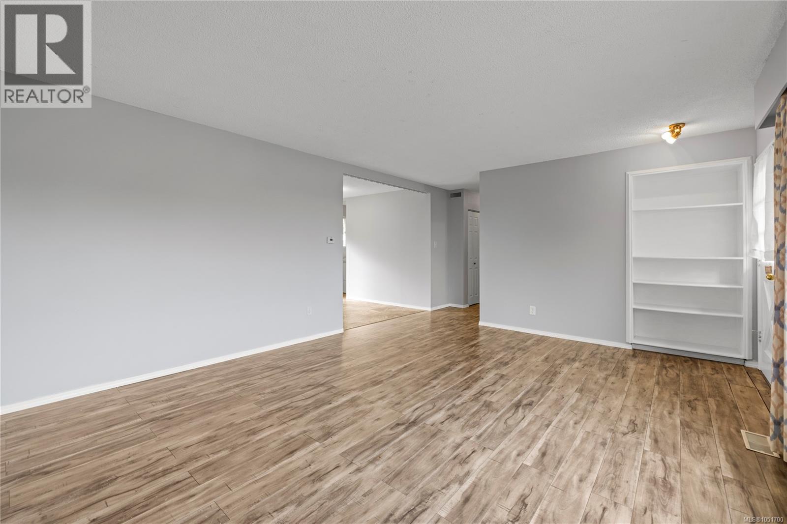 555 Weber St Property Photo 15