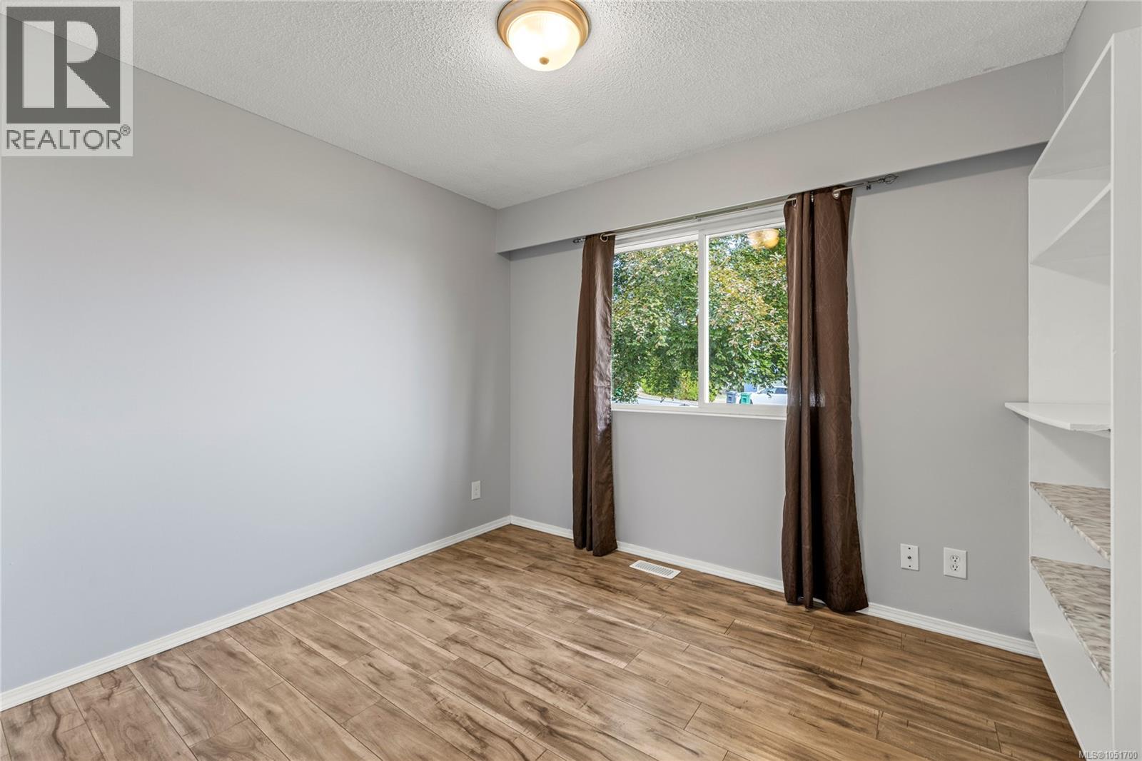 555 Weber St Property Photo 18