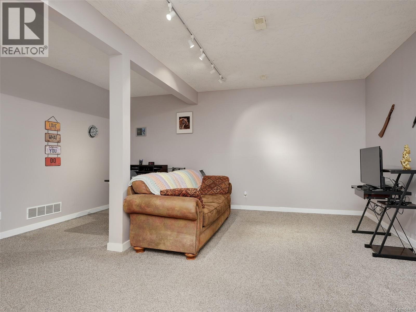 16 1063 Valewood Trail Property Photo 18