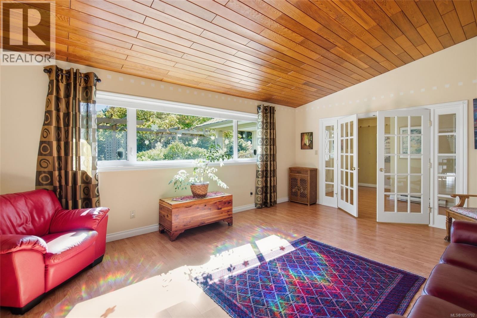 1061 Harlequin Rd Property Photo 2