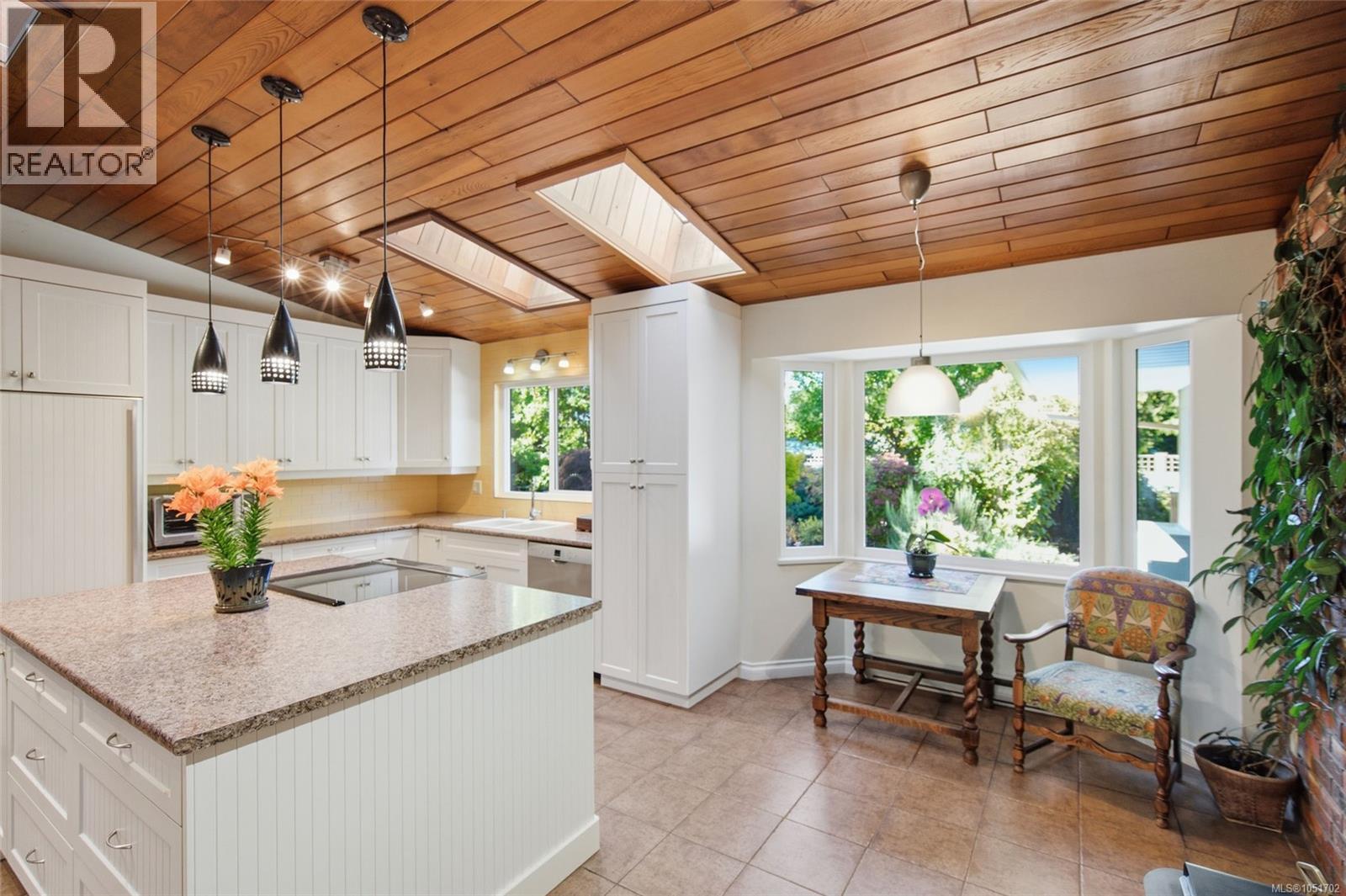 1061 Harlequin Rd Property Photo 4