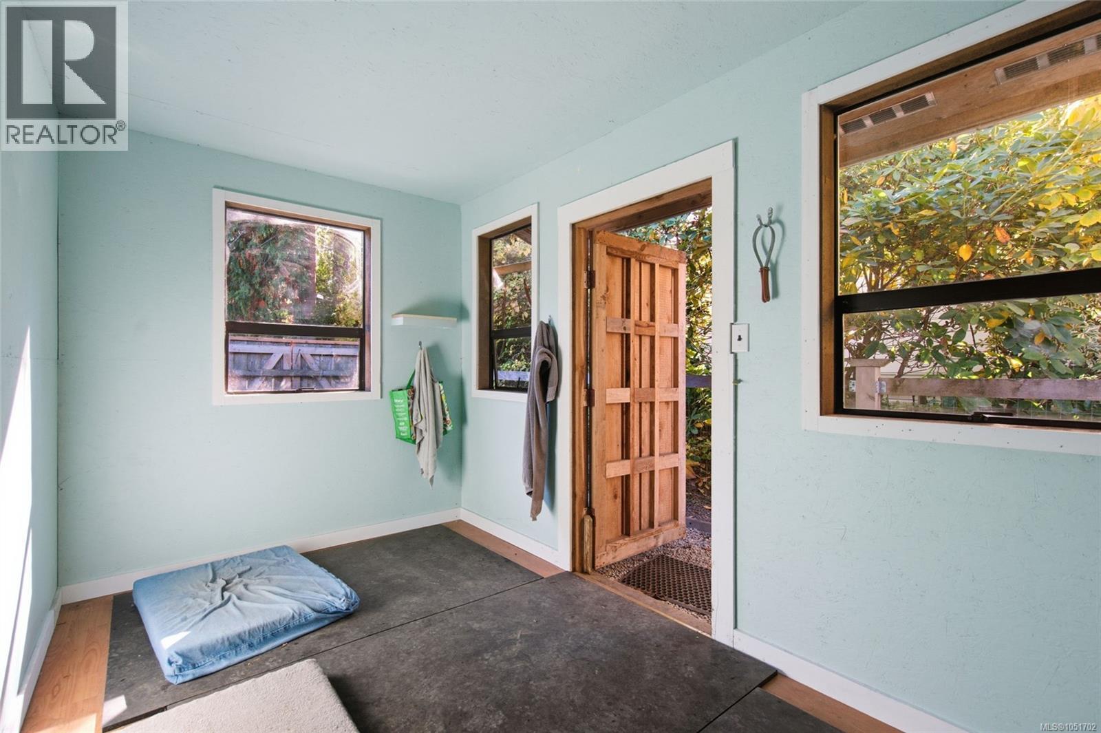 1061 Harlequin Rd Property Photo 12