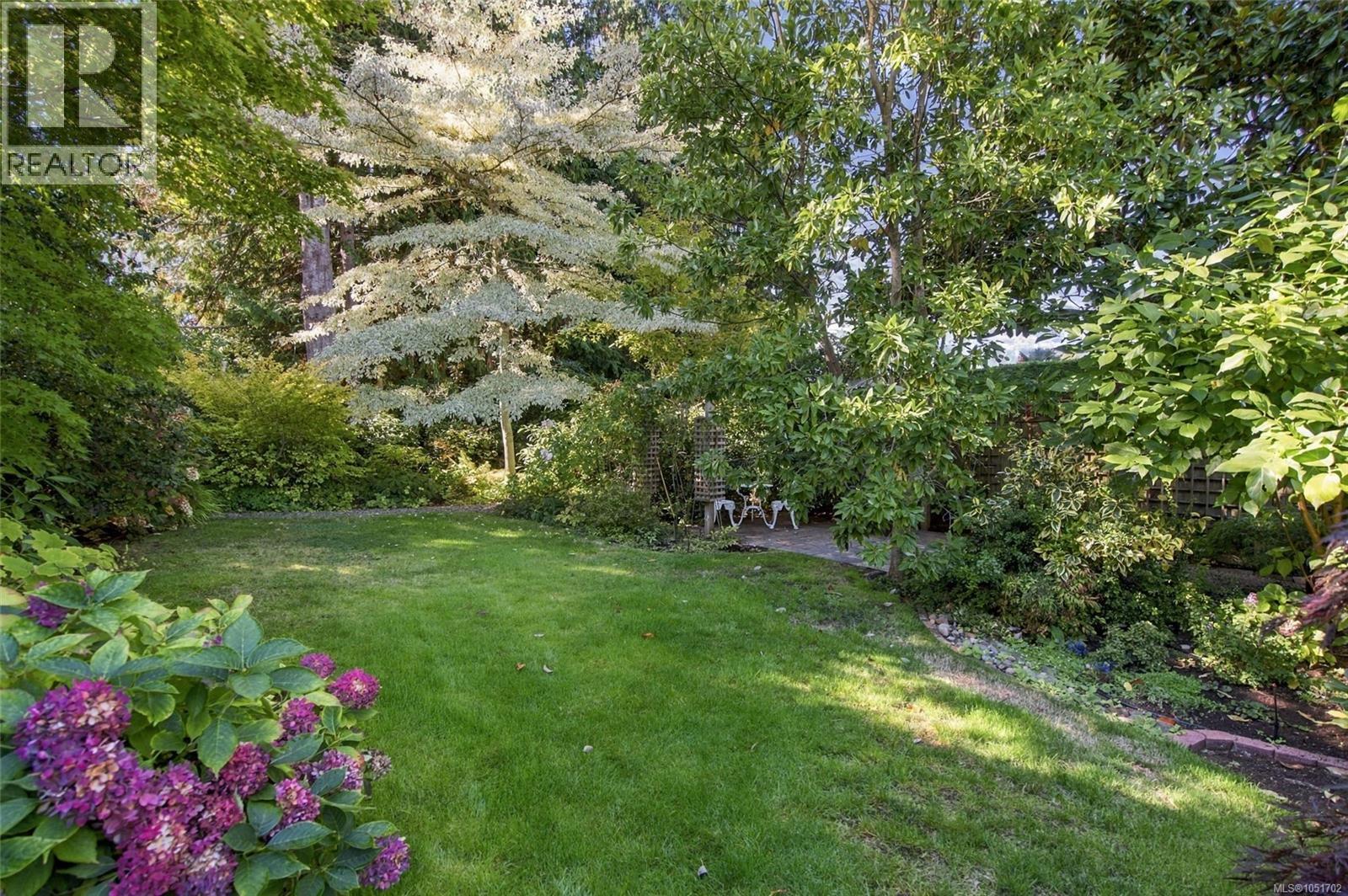 1061 Harlequin Rd Property Photo 13