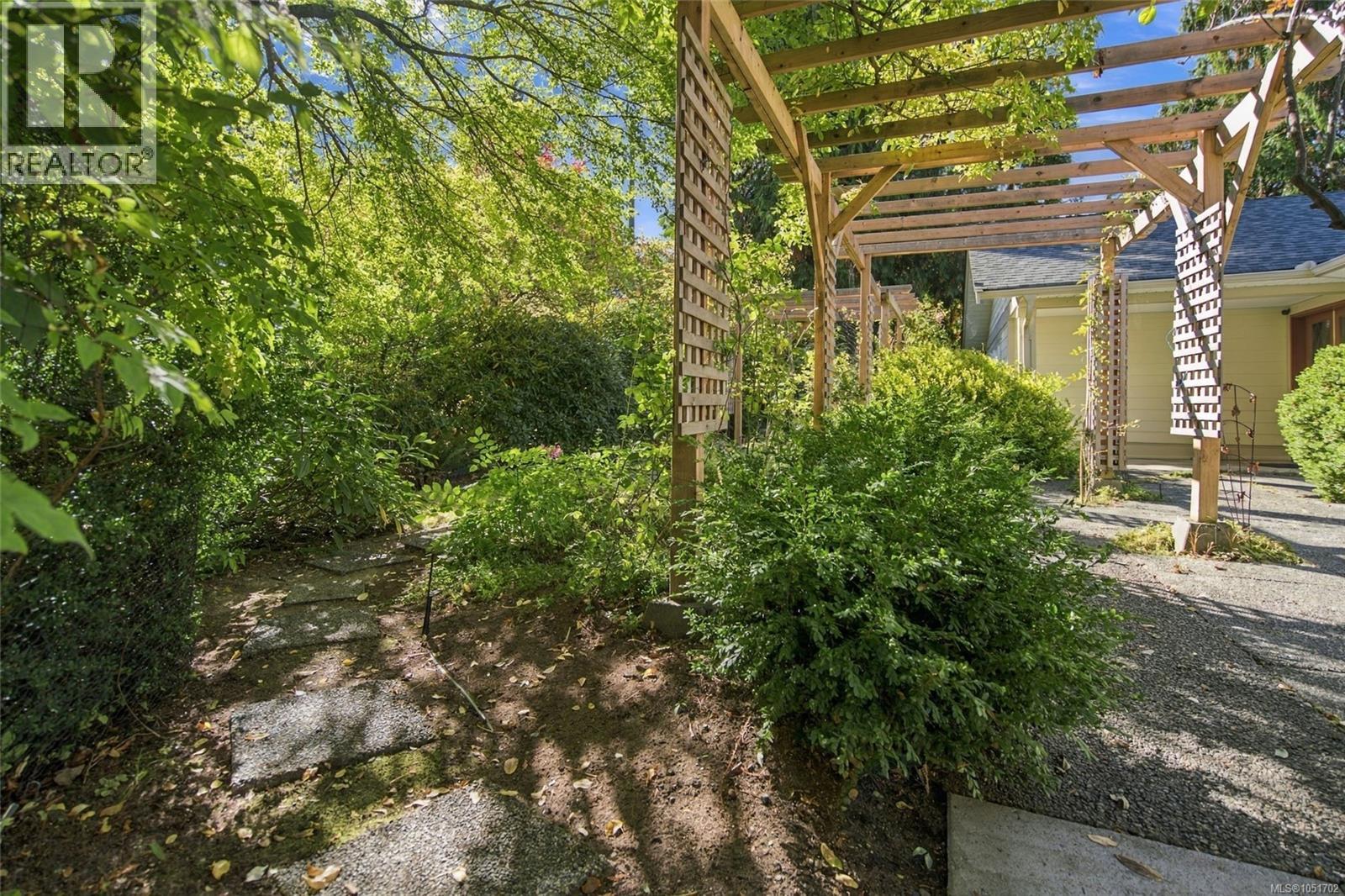 1061 Harlequin Rd Property Photo 14