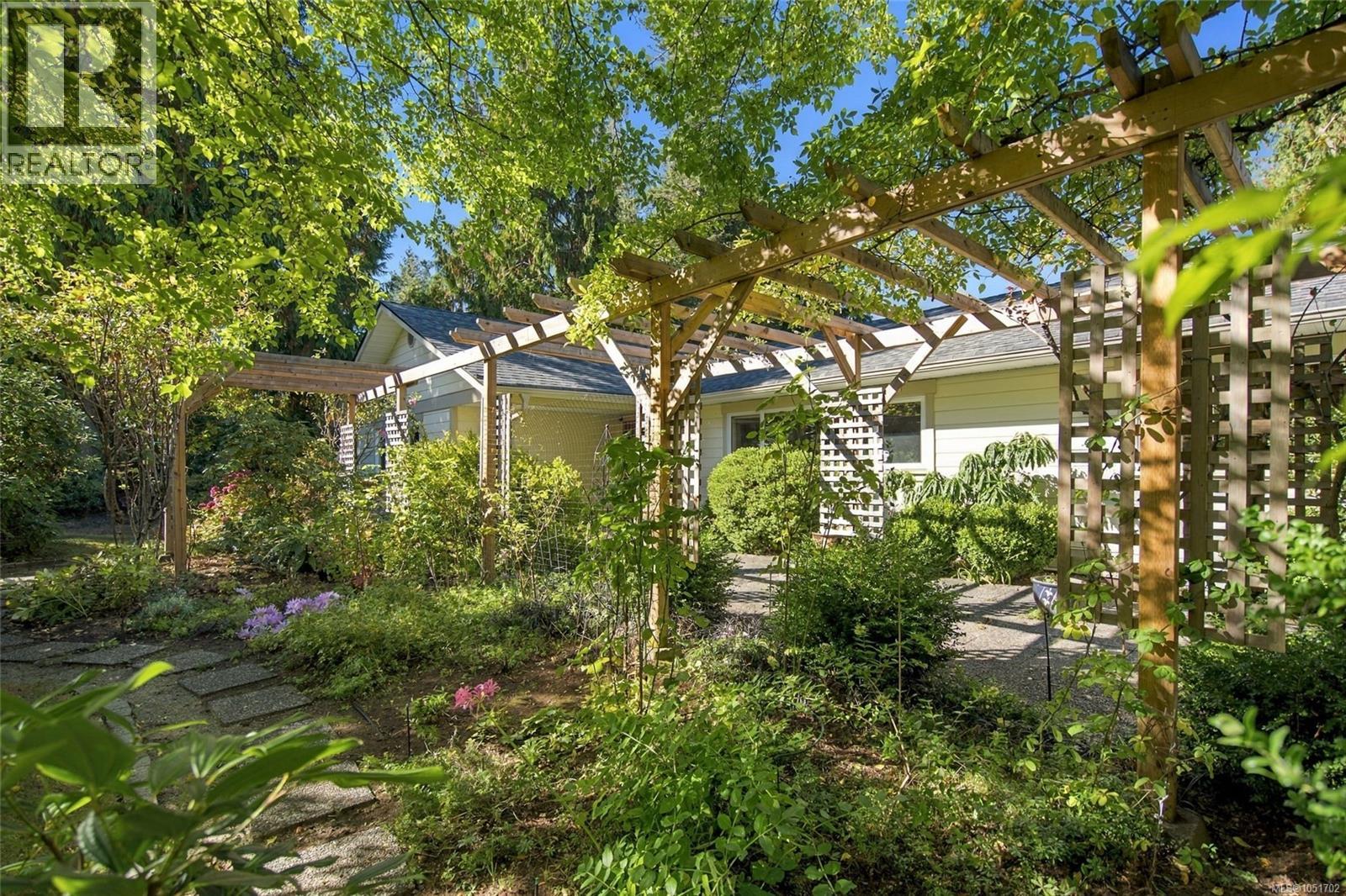 1061 Harlequin Rd Property Photo 15
