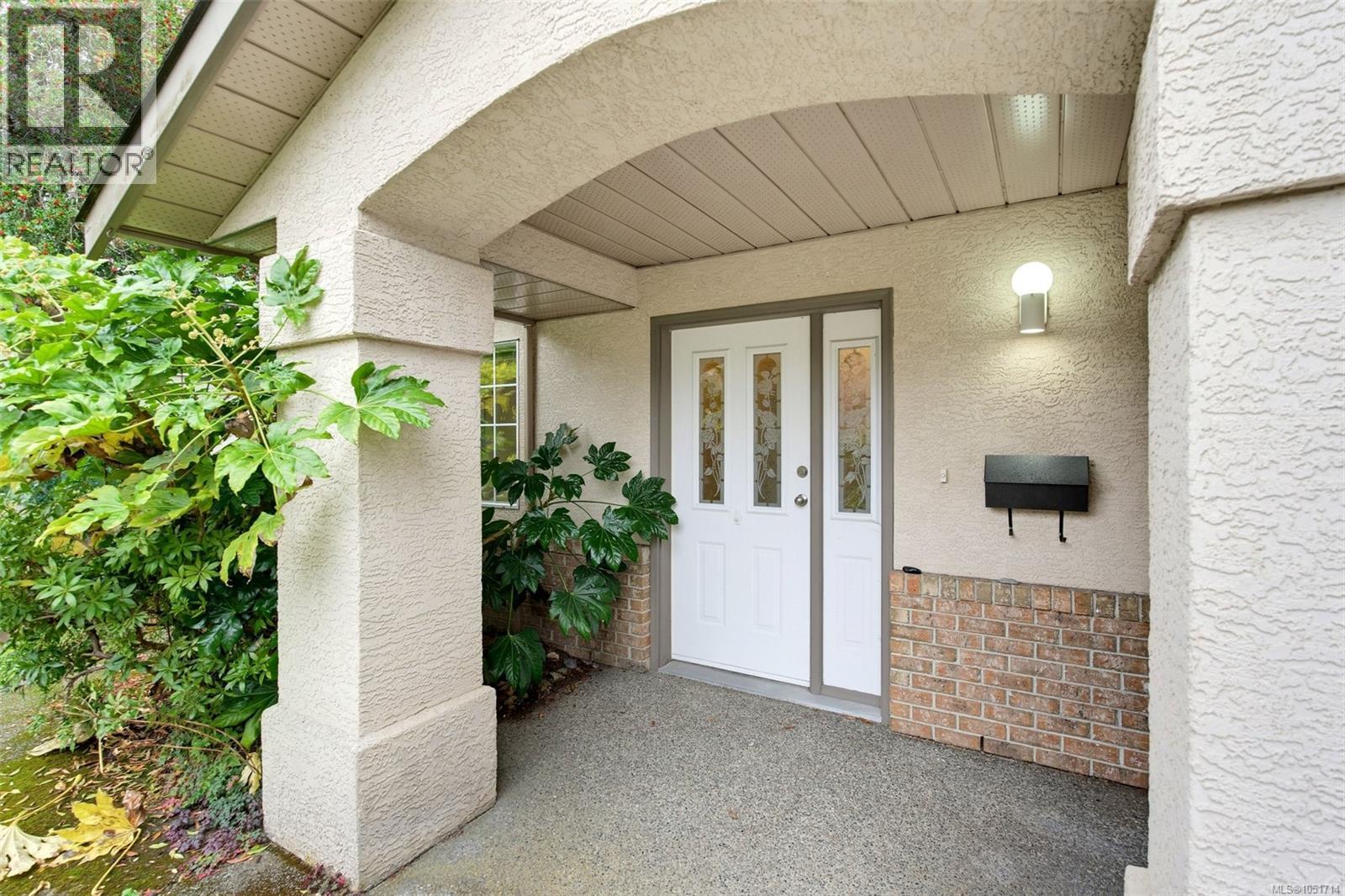 975 Annie St Property Photo 4