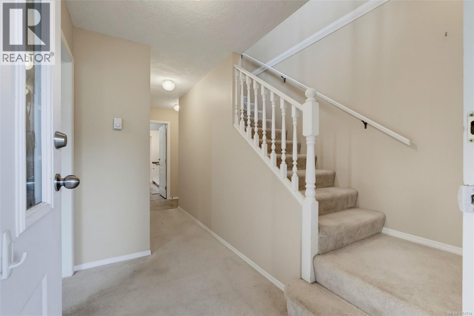 975 Annie St Property Photo 6