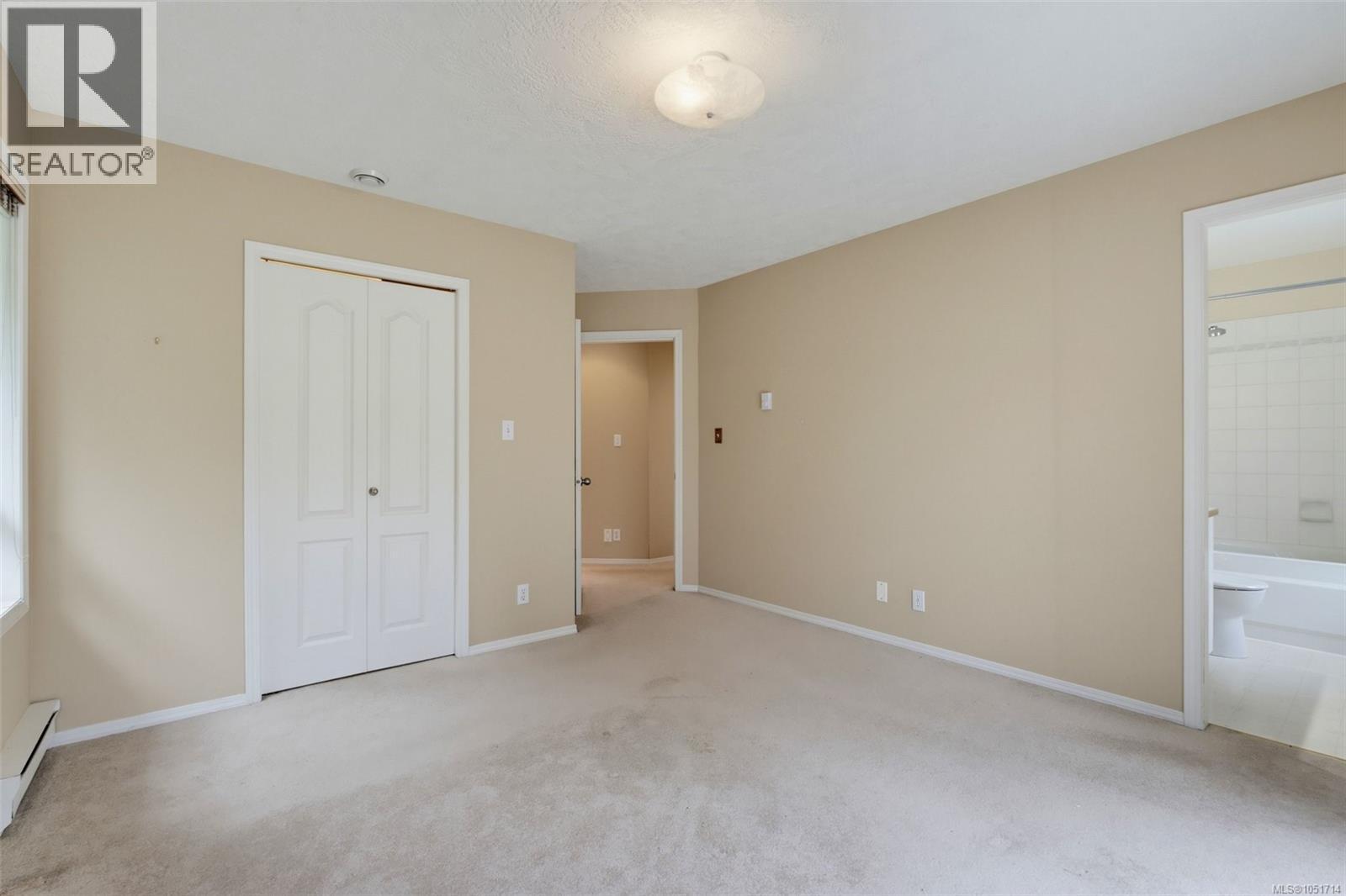 975 Annie St Property Photo 15