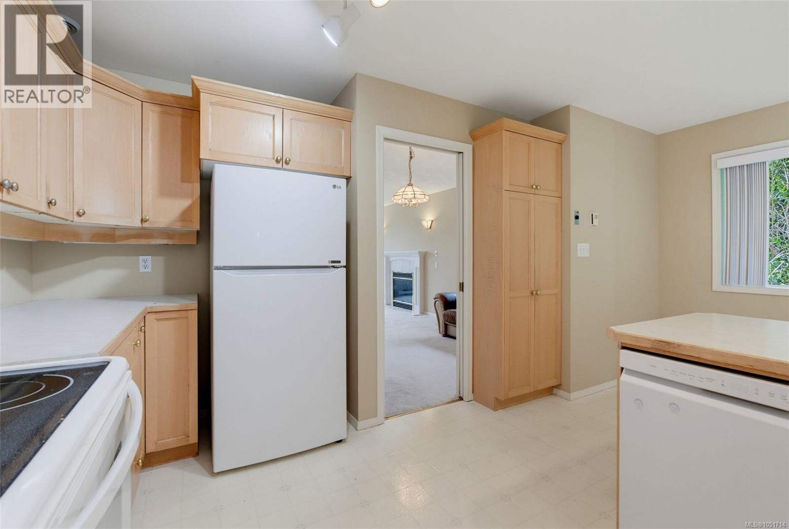 975 Annie St Property Photo 23