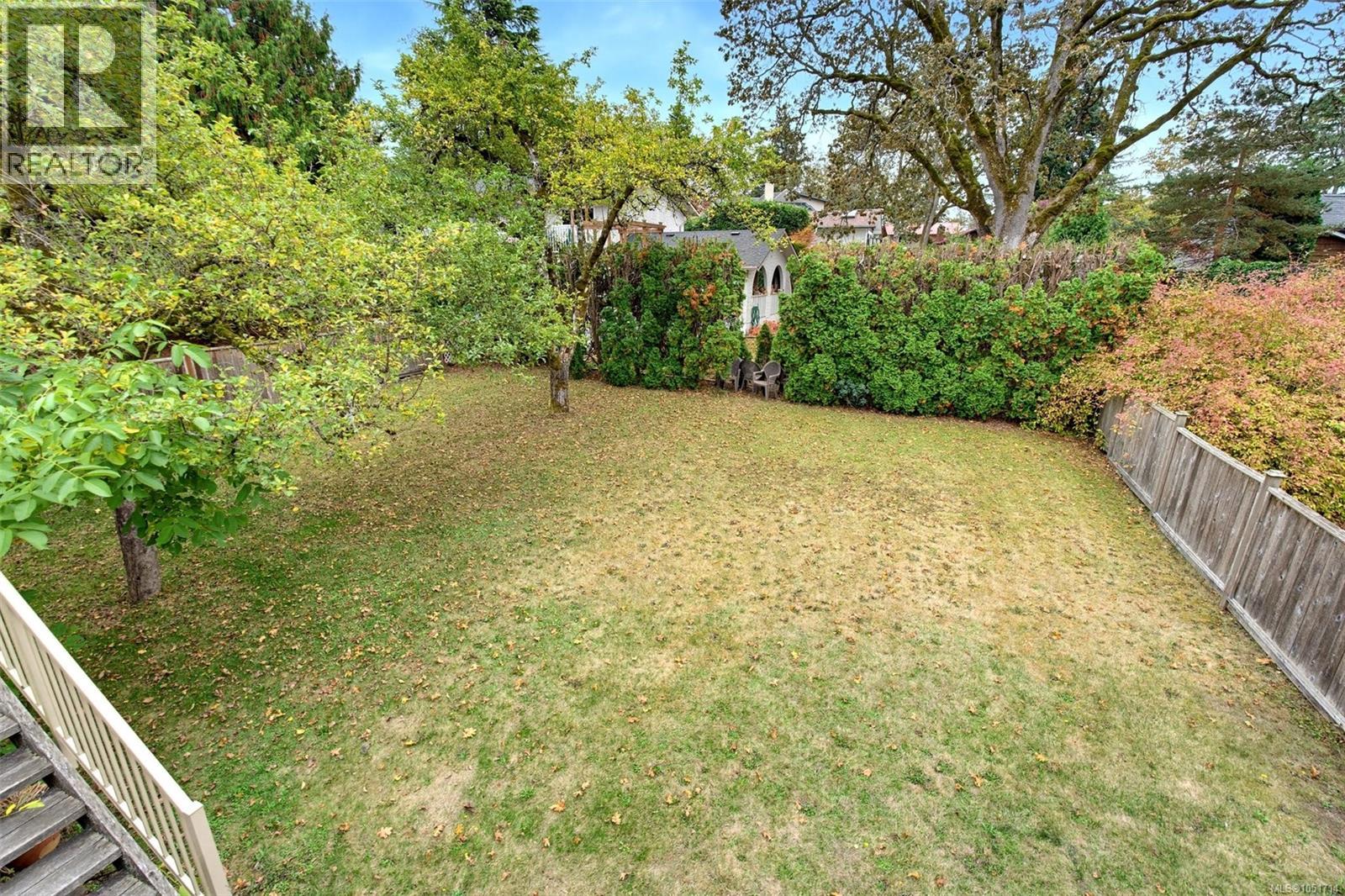 975 Annie St Property Photo 27